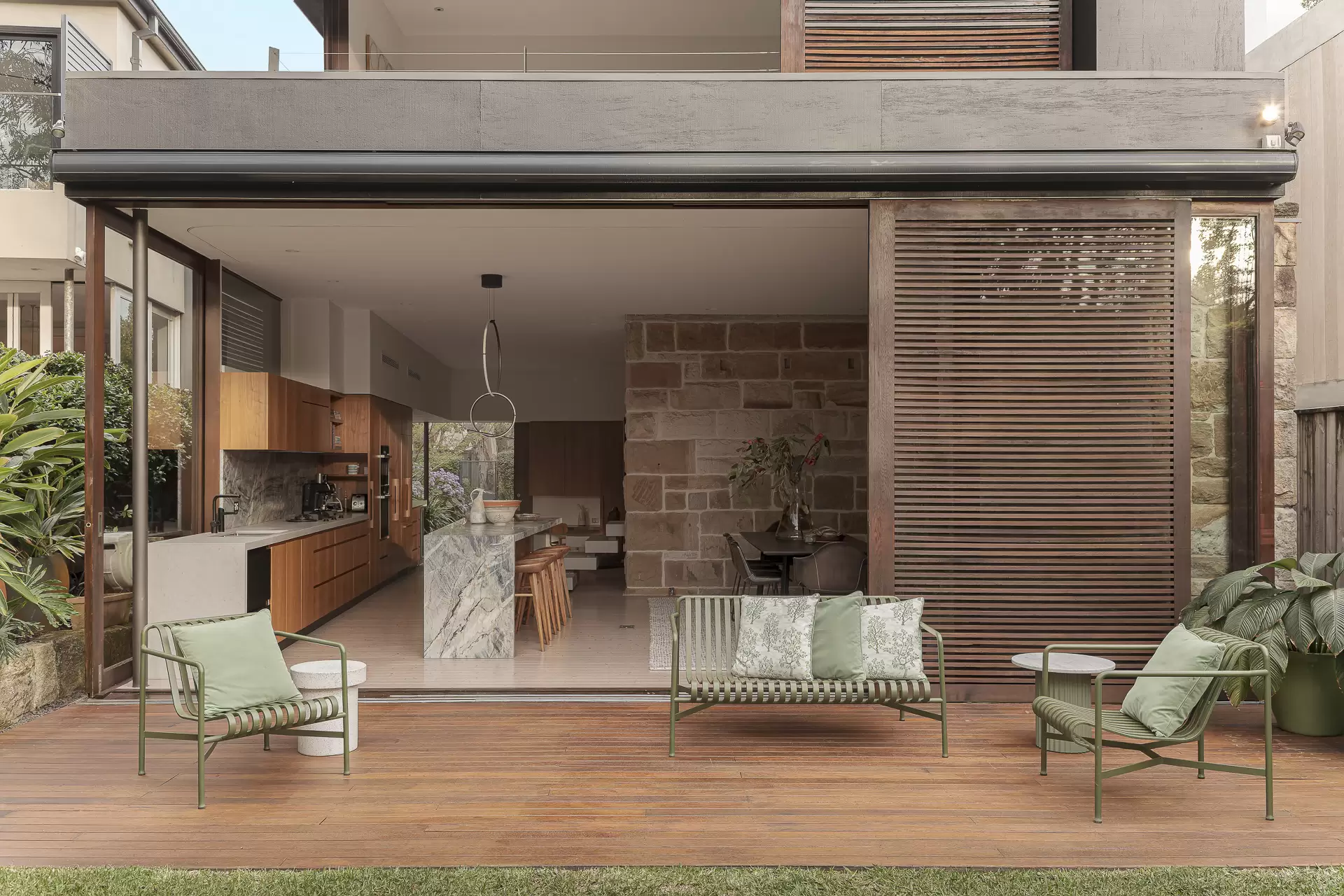 132 Wellington Street, Bondi Beach Sold by Sydney Sotheby's International Realty - image 1