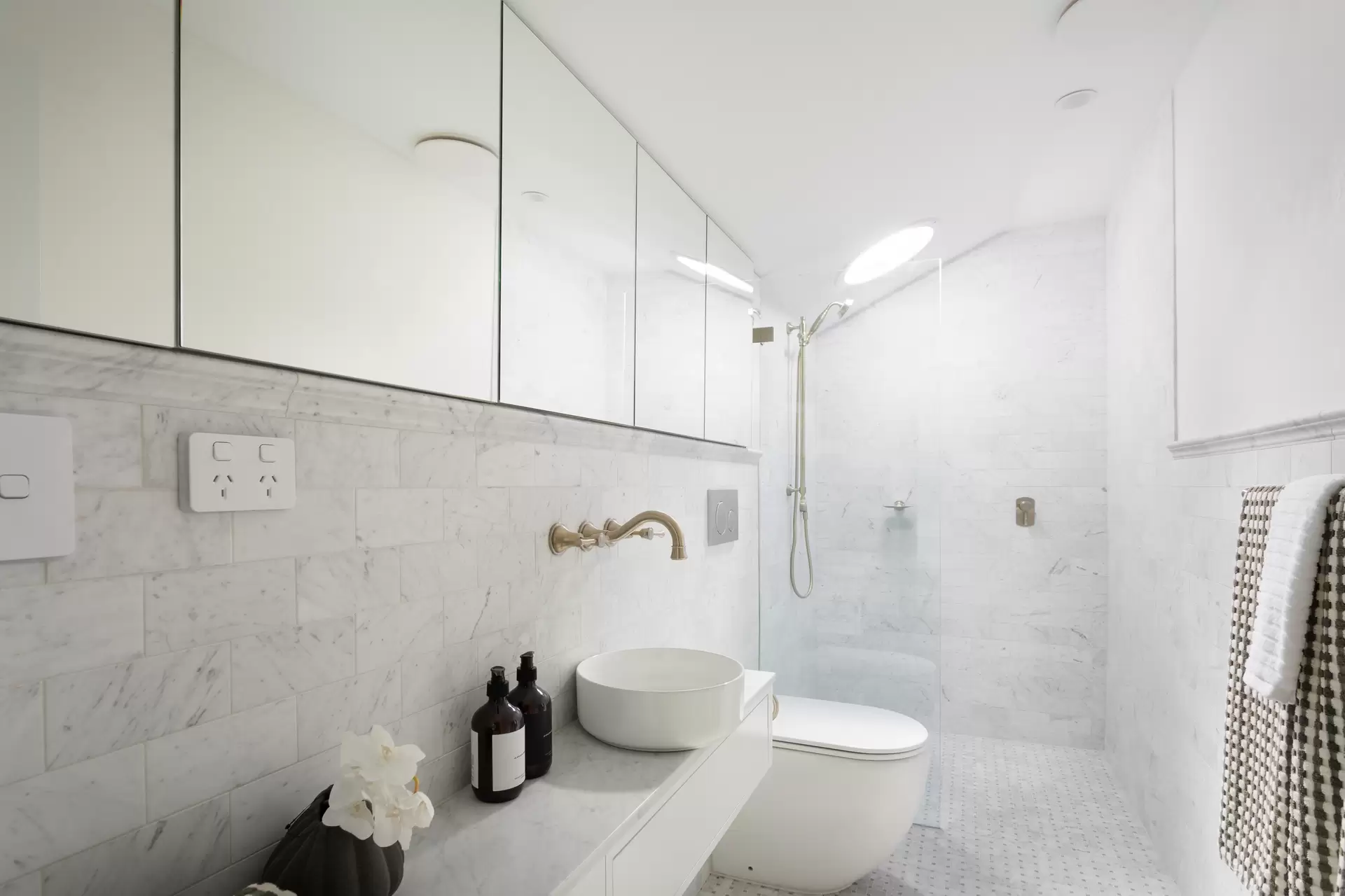 34 Whaling Road, North Sydney Sold by Sydney Sotheby's International Realty - image 1