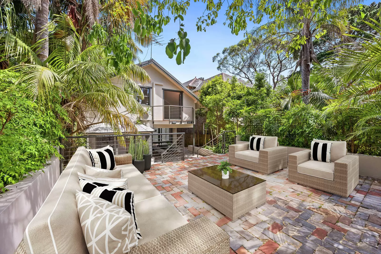223 Old South Head Road, Bondi Leased by Sydney Sotheby's International Realty - image 1