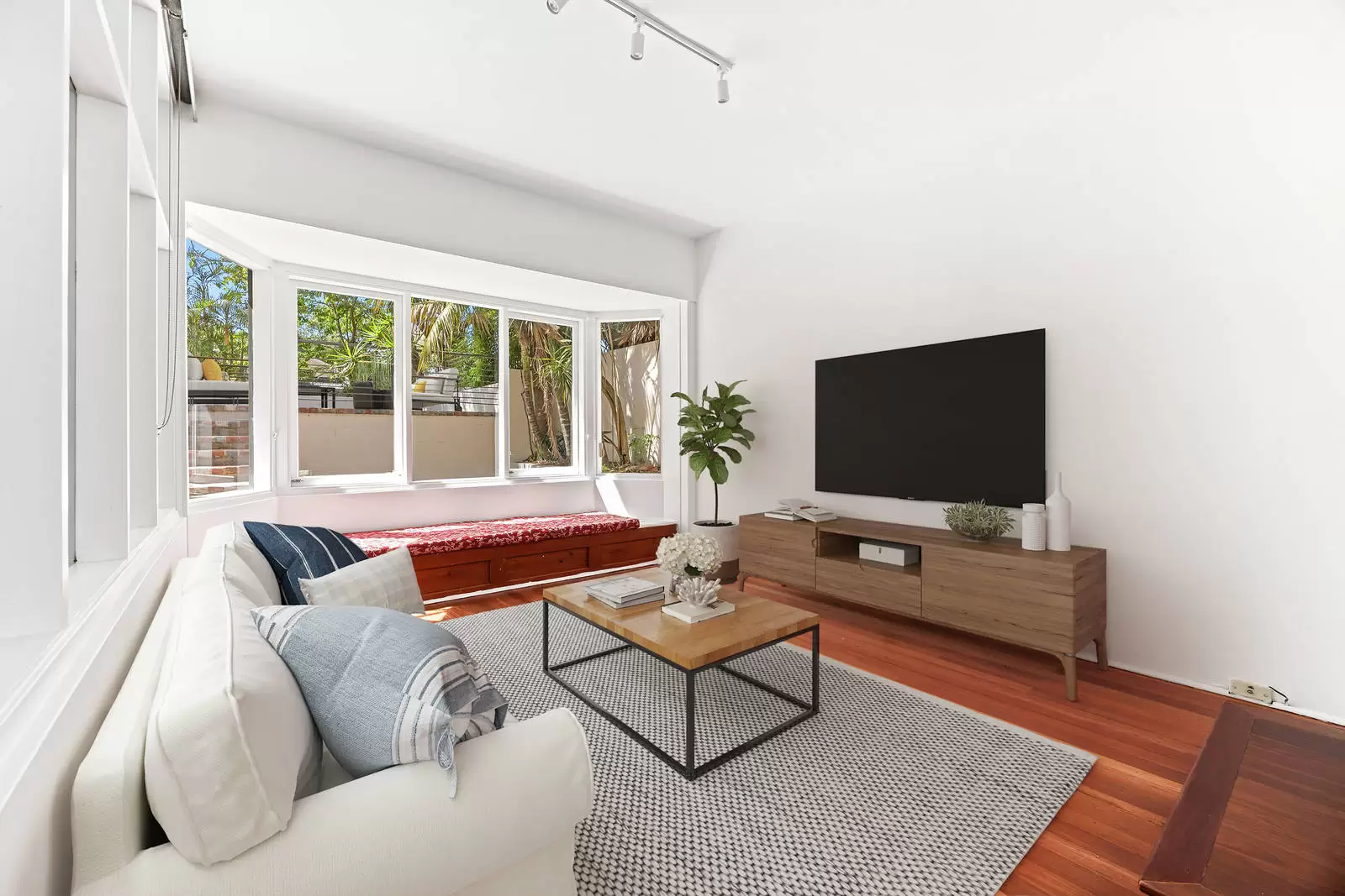 223 Old South Head Road, Bondi Leased by Sydney Sotheby's International Realty - image 4