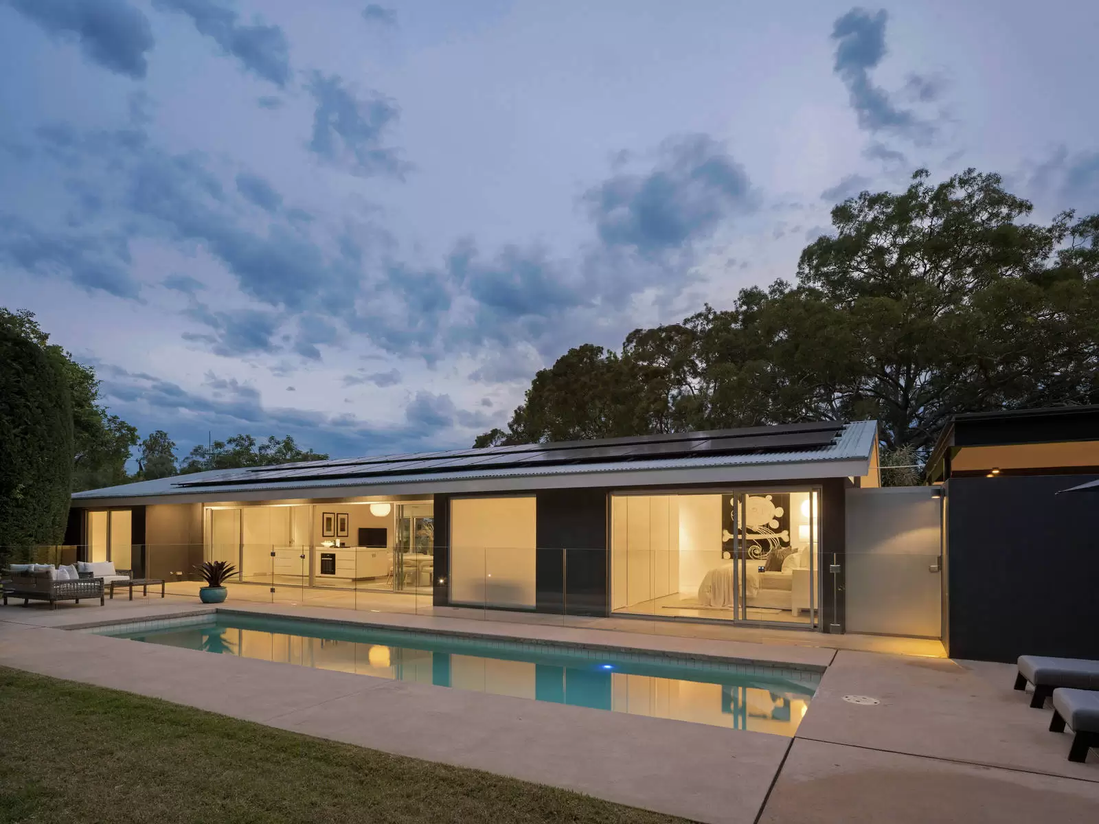 1 Knight Place, Castlecrag Sold by Sydney Sotheby's International Realty - image 1