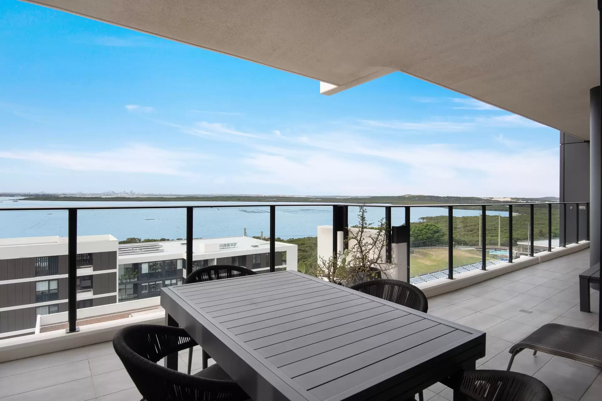 1005/4 Foreshore Boulevard, Woolooware Sold by Sydney Sotheby's International Realty - image 3