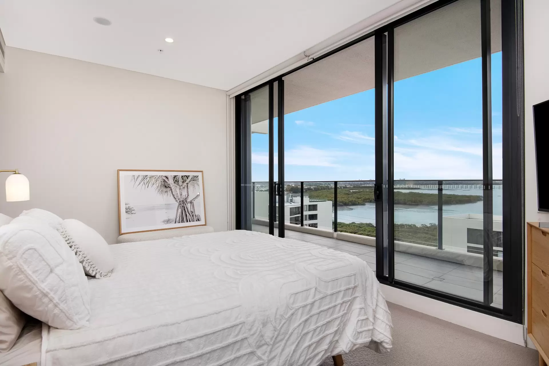 1005/4 Foreshore Boulevard, Woolooware Sold by Sydney Sotheby's International Realty - image 7