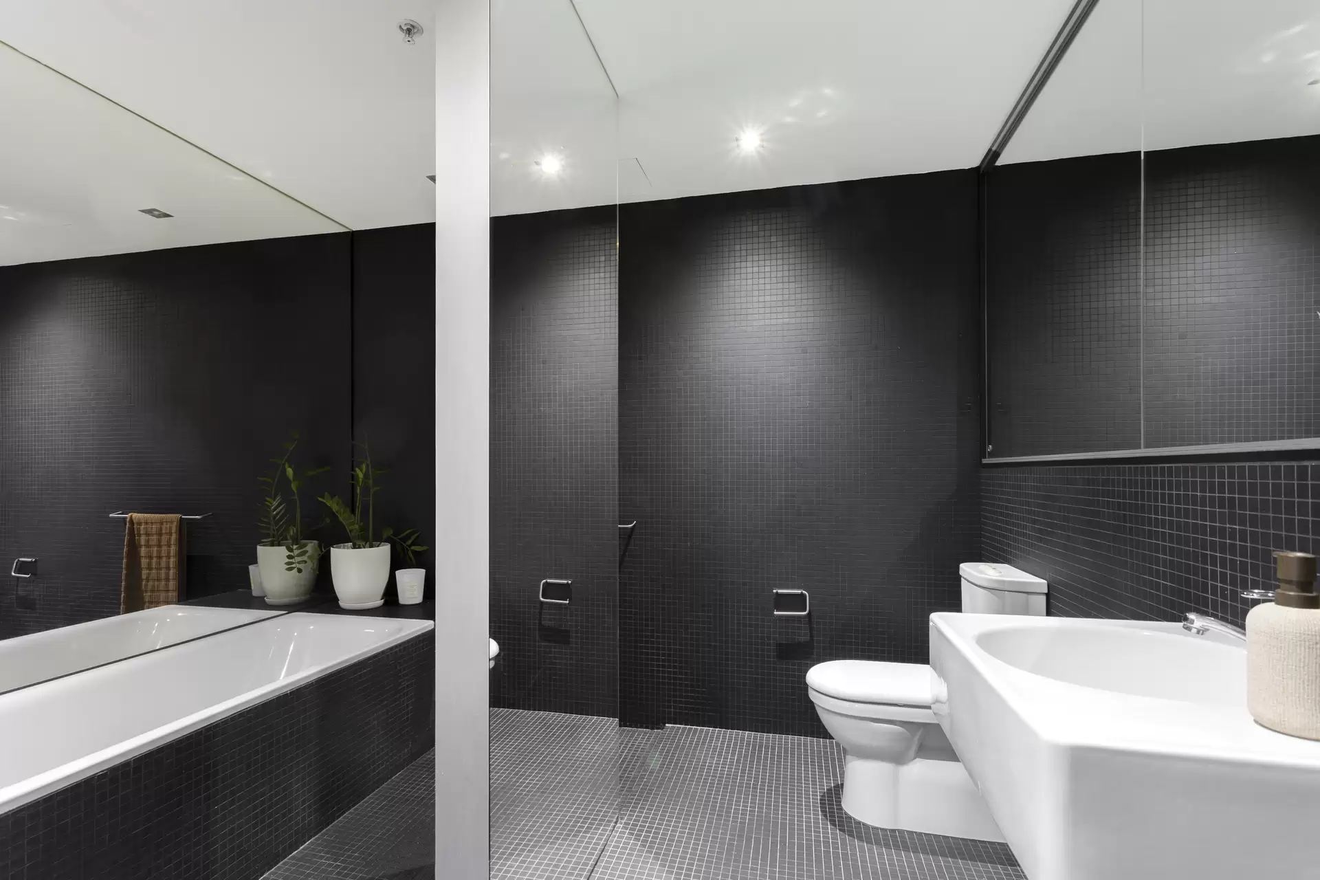 606/1-15 Francis Street, Darlinghurst Sold by Sydney Sotheby's International Realty - image 1