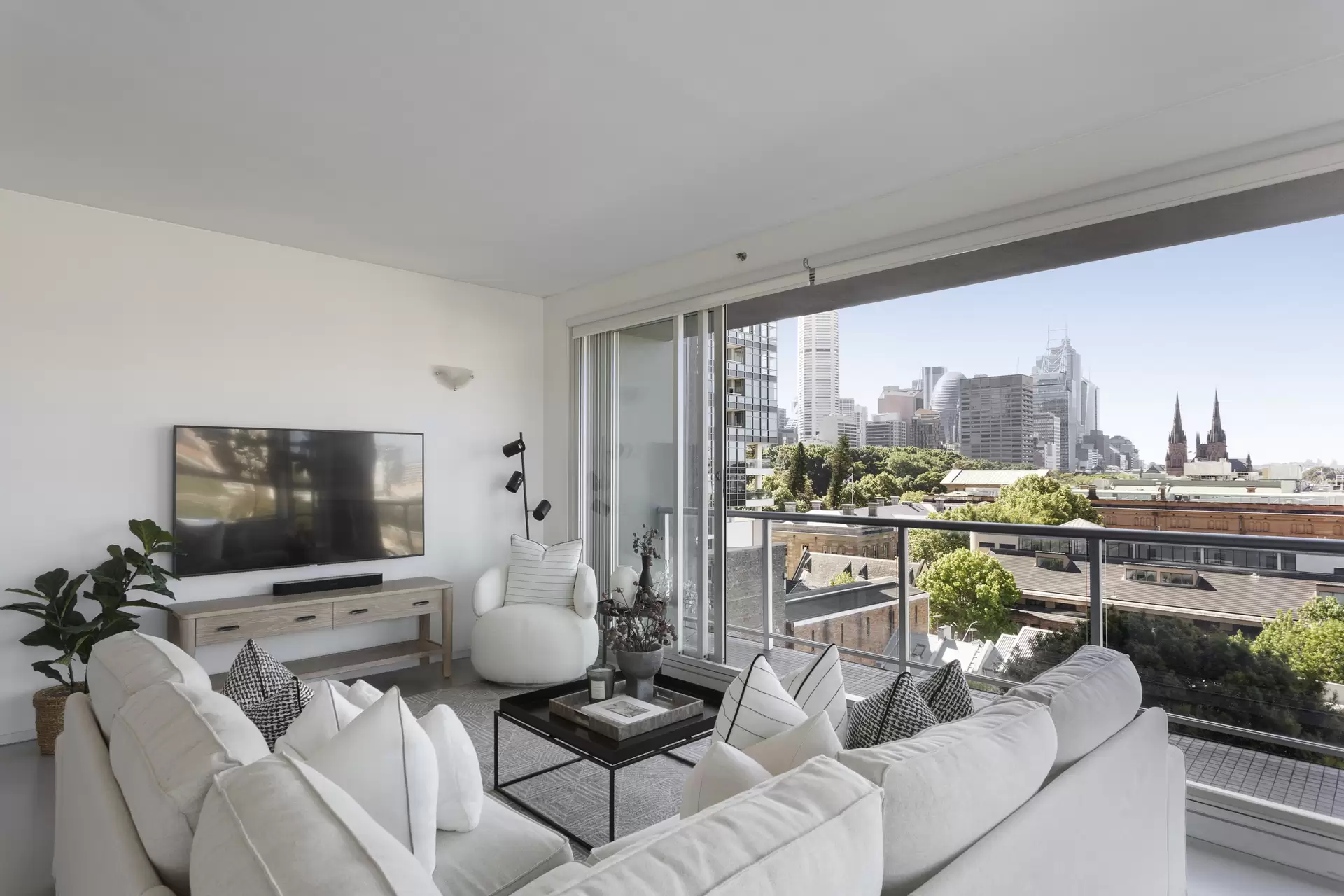 606/1-15 Francis Street, Darlinghurst Sold by Sydney Sotheby's International Realty - image 1