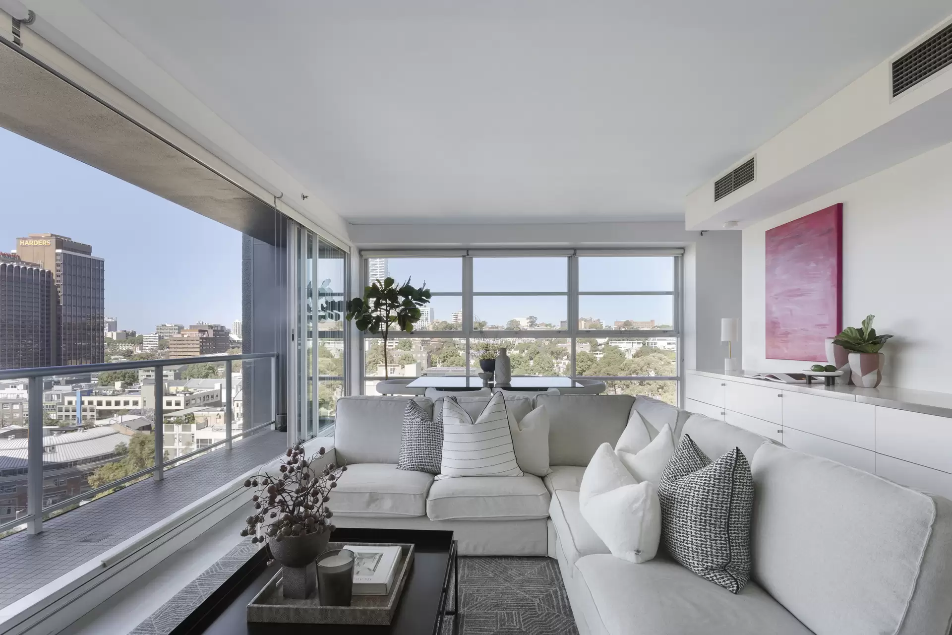 606/1-15 Francis Street, Darlinghurst Sold by Sydney Sotheby's International Realty - image 1