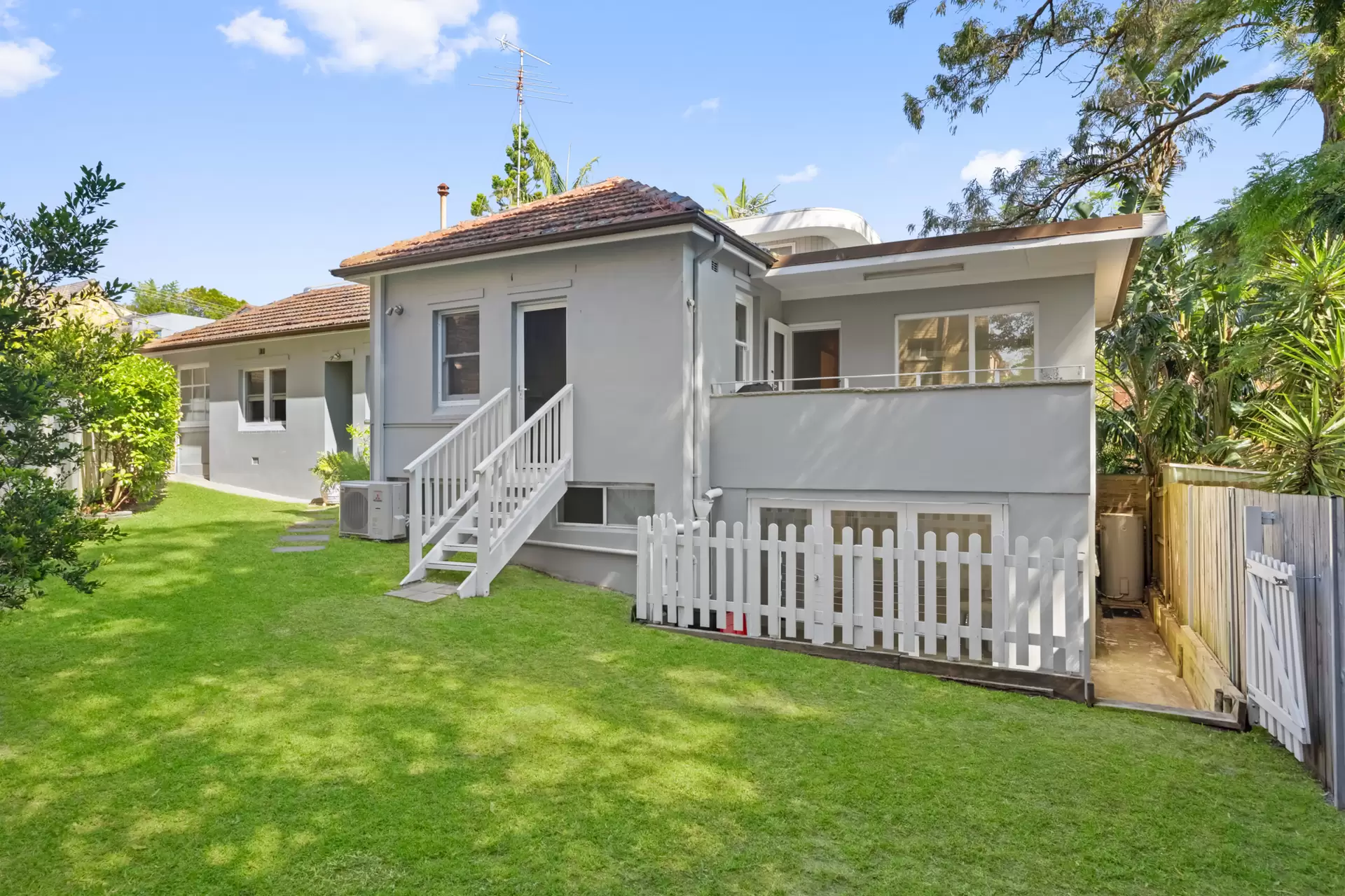 4 Bay Street, Coogee Sold by Sydney Sotheby's International Realty - image 1