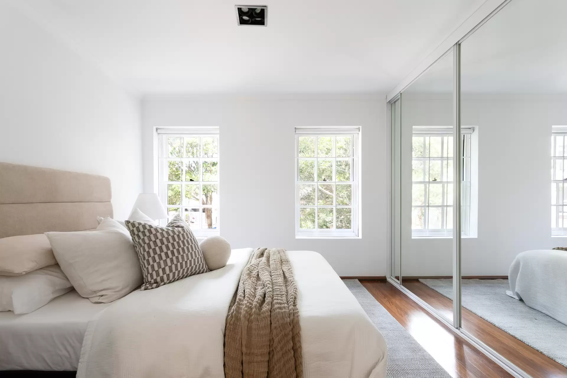 28 Denham Street, Surry Hills Sold by Sydney Sotheby's International Realty - image 1