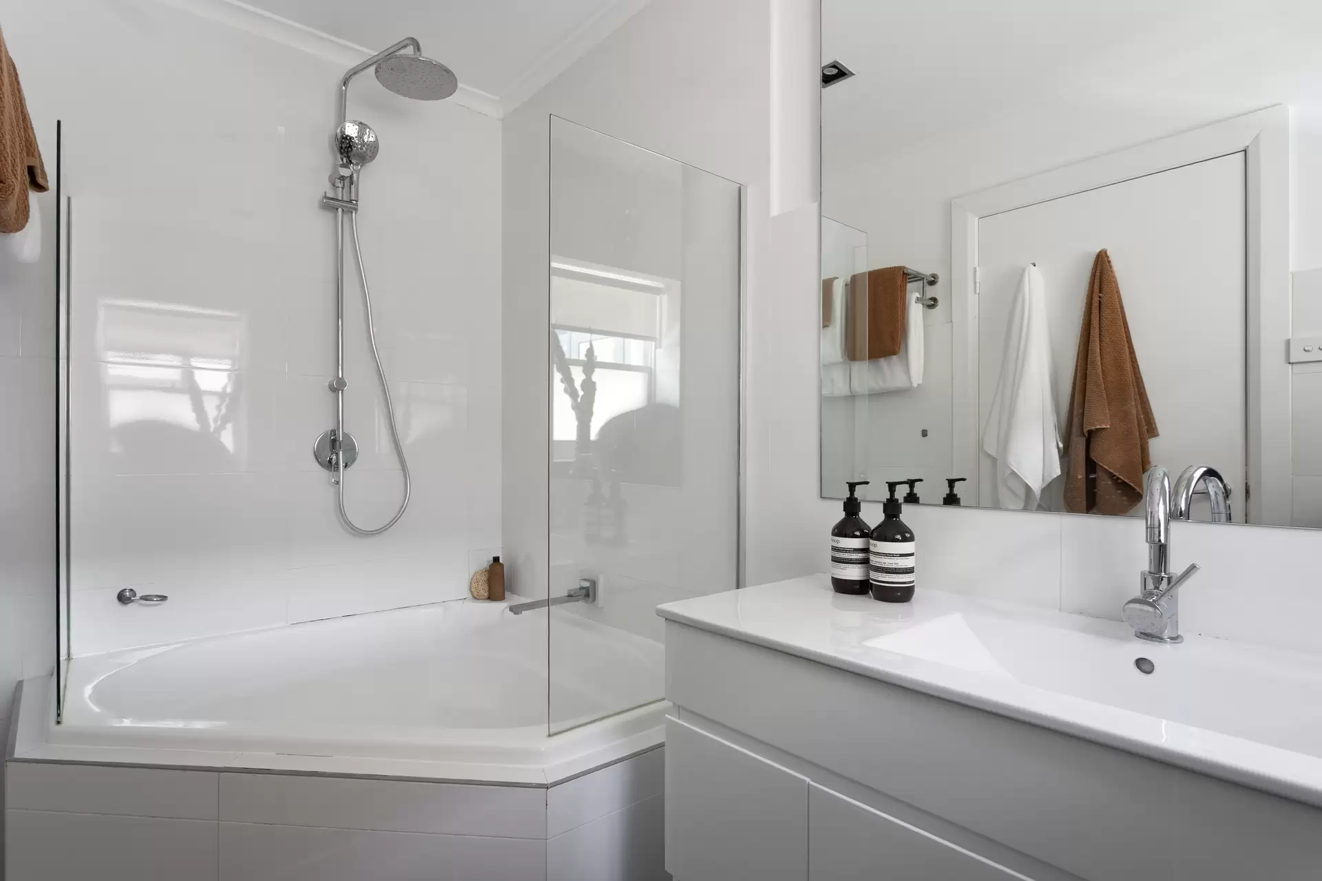 28 Denham Street, Surry Hills Sold by Sydney Sotheby's International Realty - image 1
