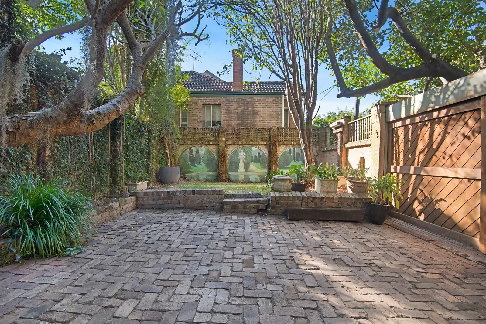 143 Bridge Road, Glebe Sold by Sydney Sotheby's International Realty - image 2