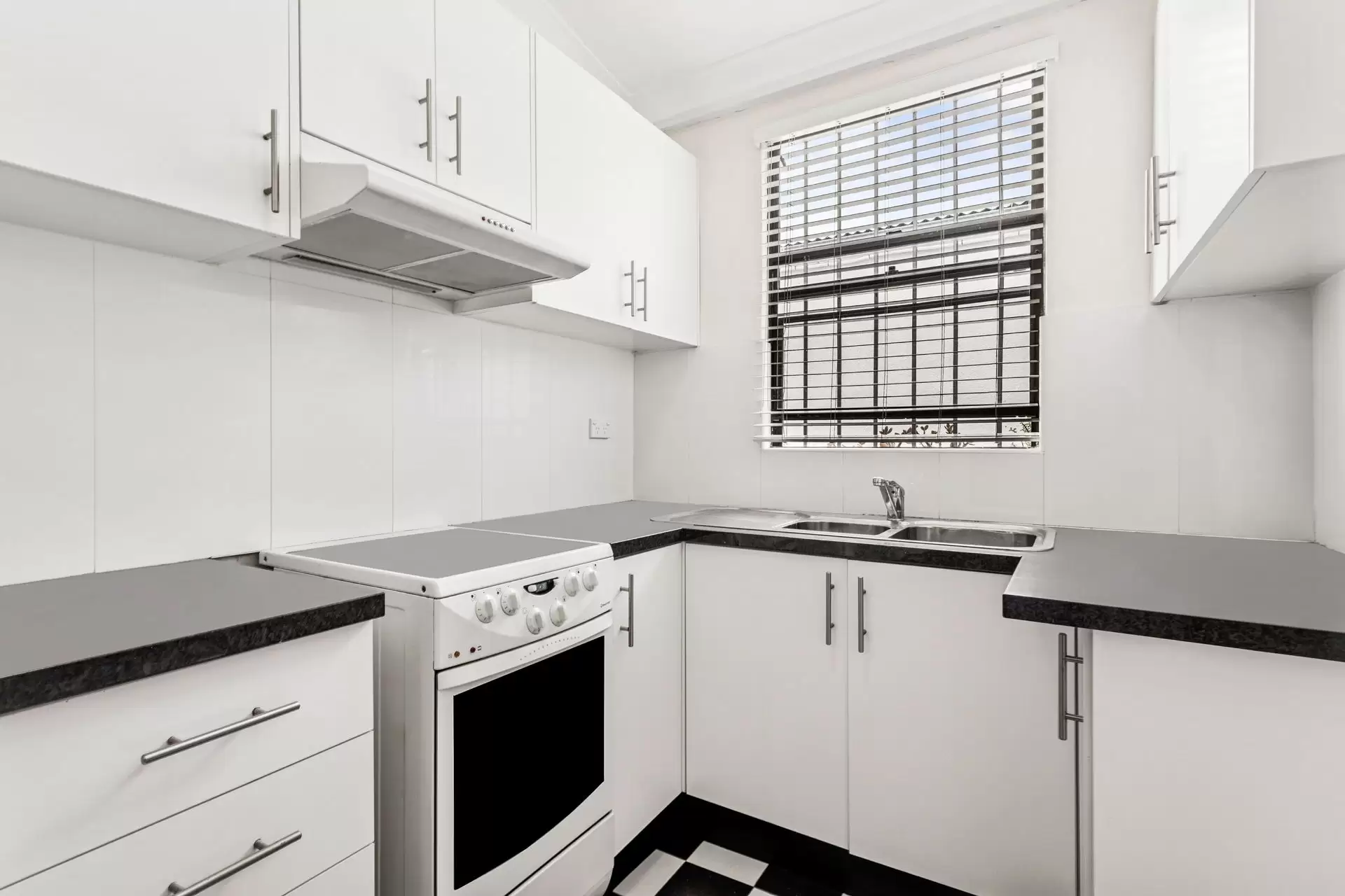 12/130-138 Avoca Street, Randwick Sold by Sydney Sotheby's International Realty - image 2