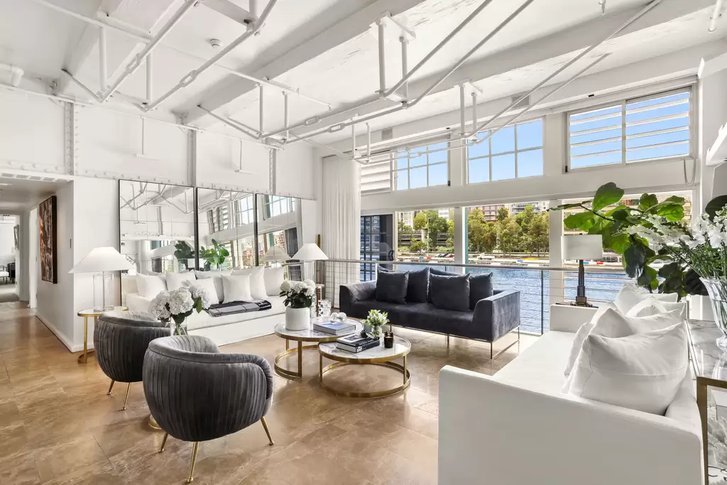 327/6e Cowper Wharf Rwy, Woolloomooloo For Sale by Sydney Sotheby's International Realty
