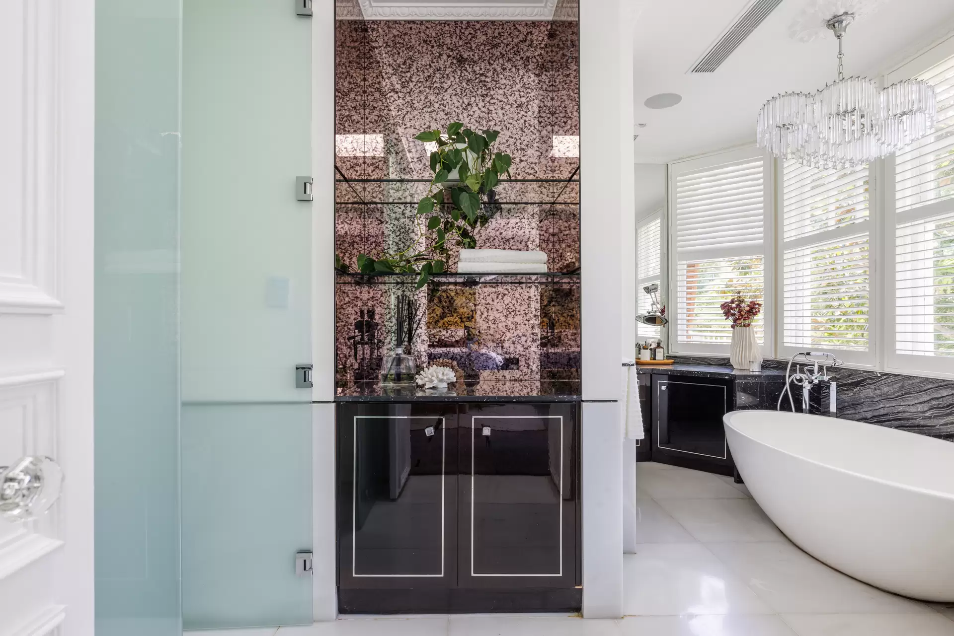 1/24 Rosemont Avenue, Woollahra Sold by Sydney Sotheby's International Realty - image 1