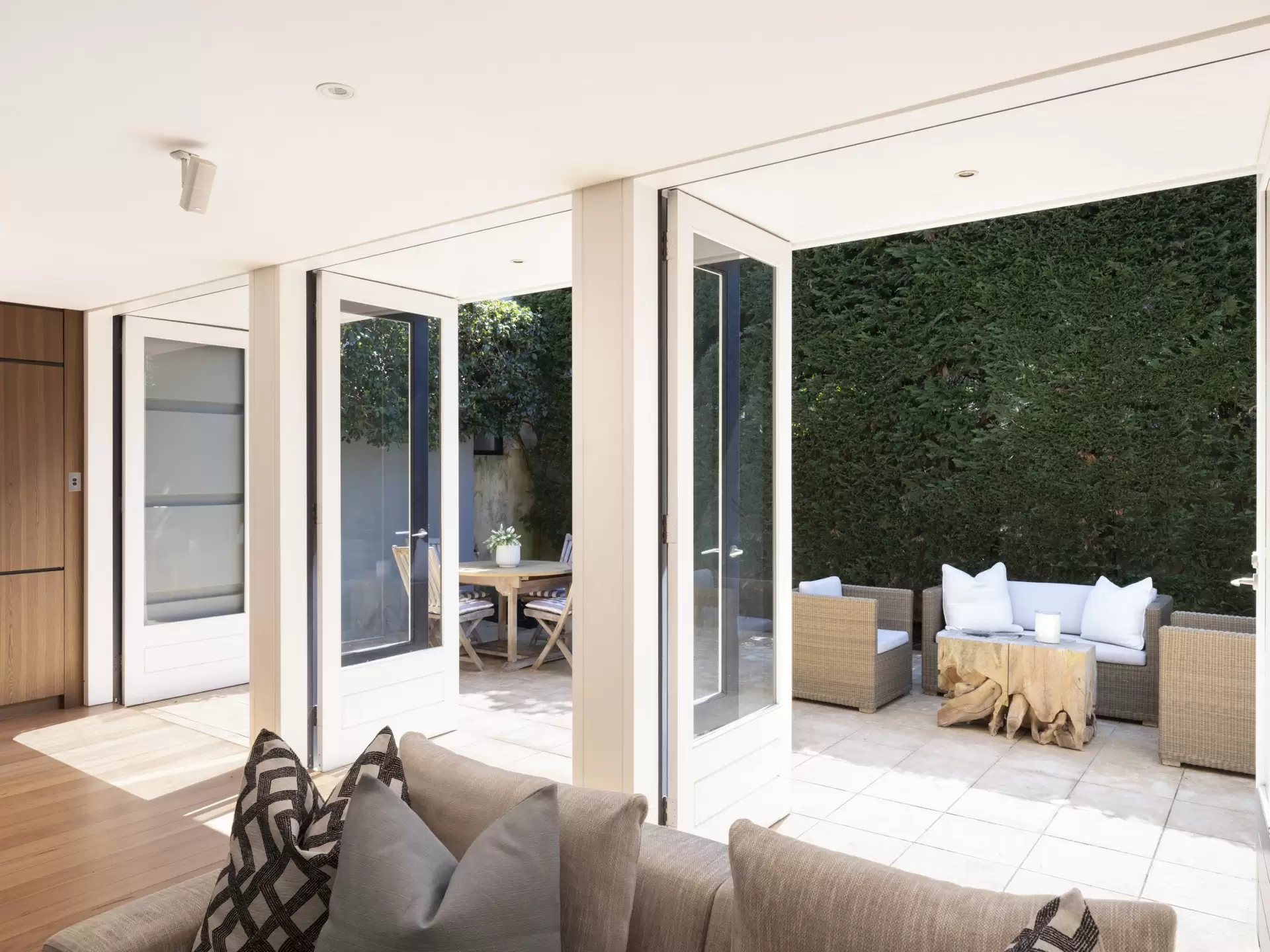 13 Pickering Lane, Woollahra Sold by Sydney Sotheby's International Realty - image 1