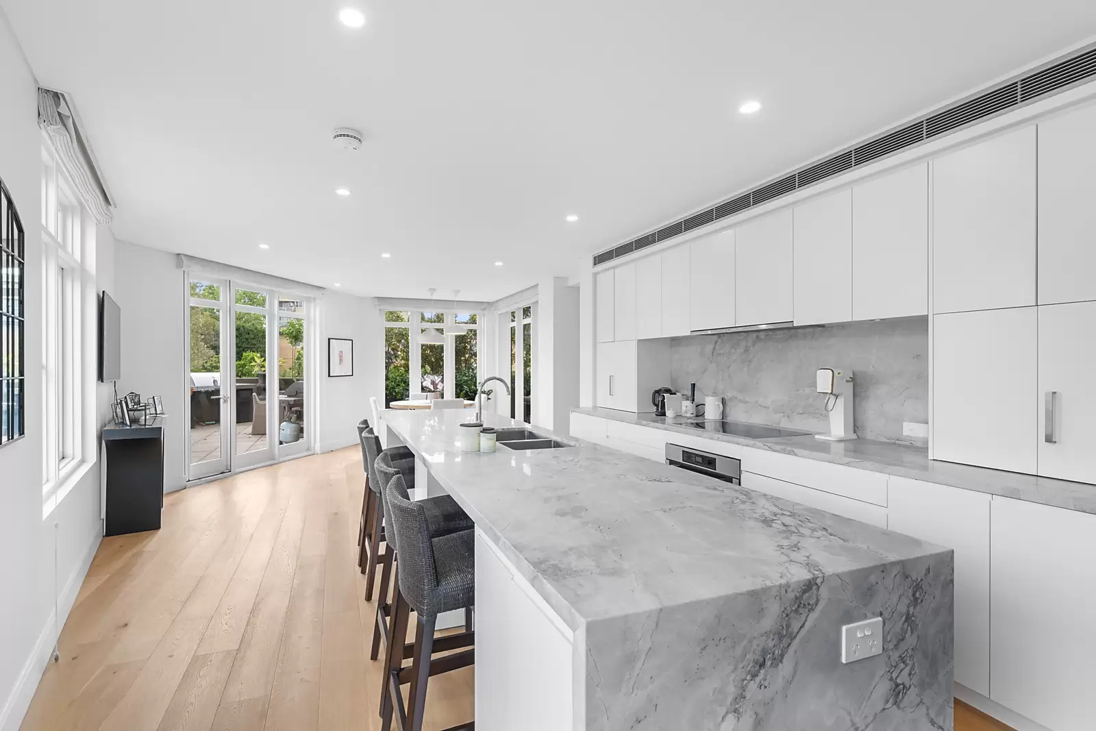 101, 190 Raglan Street, Mosman For Sale by Sydney Sotheby's International Realty - image 3