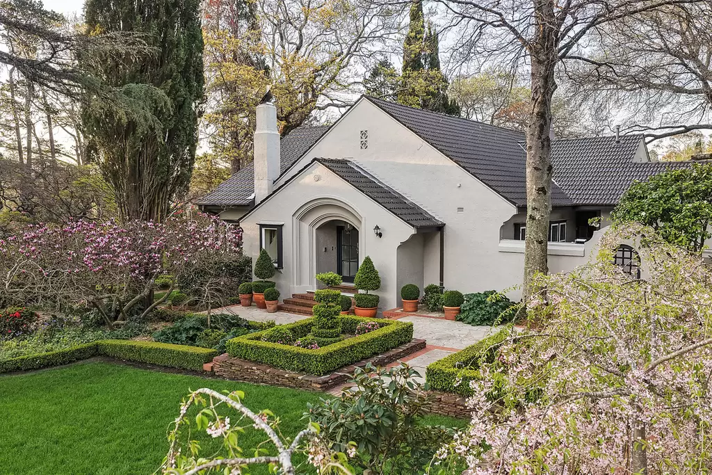 2 Kensett Avenue, Leura For Sale by Sydney Sotheby's International Realty