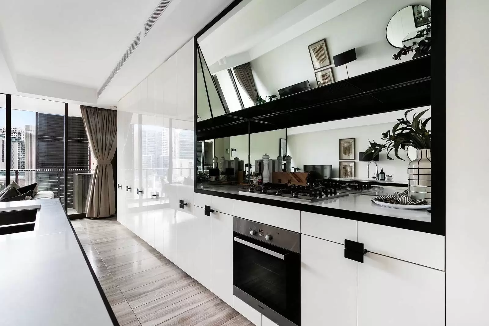 S908/178 Thomas Street, Haymarket Leased by Sydney Sotheby's International Realty - image 2