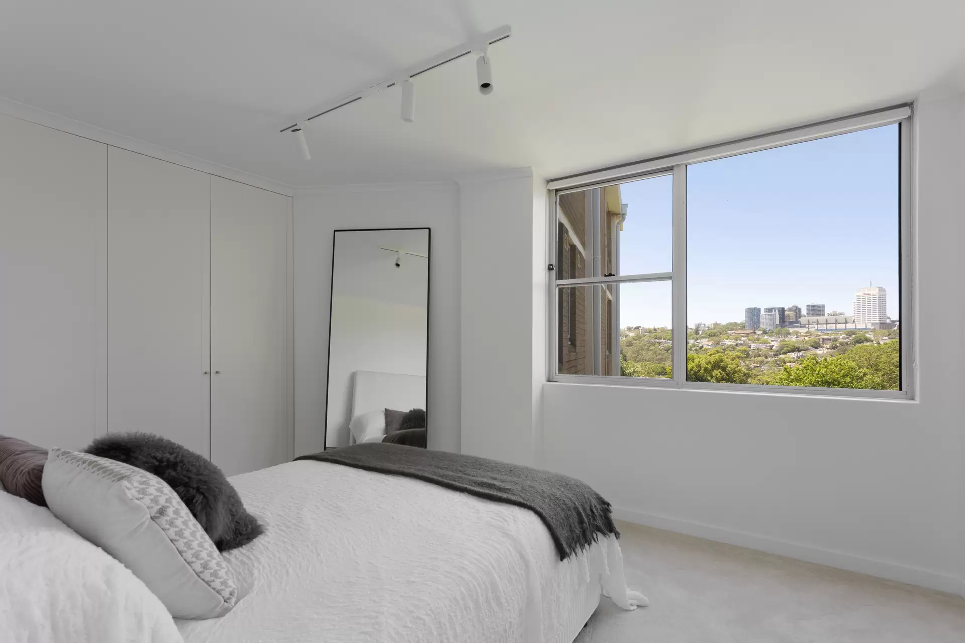 21/321 Edgecliff Road, Woollahra Sold by Sydney Sotheby's International Realty - image 1
