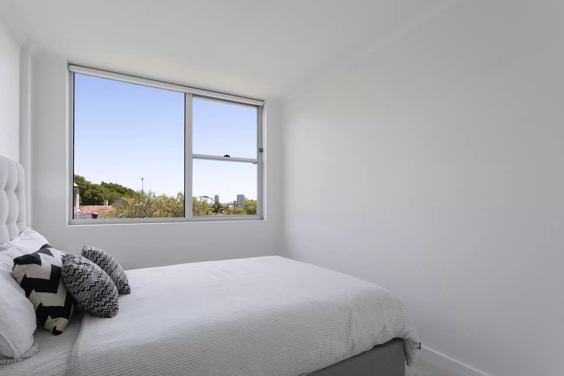 21/321 Edgecliff Road, Woollahra Sold by Sydney Sotheby's International Realty - image 1