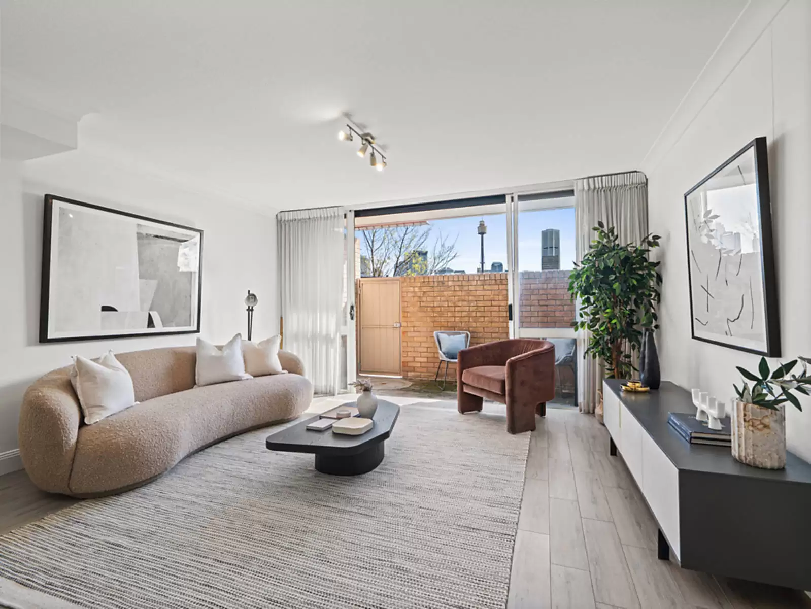 801/73 Victoria Street, Potts Point Leased by Sydney Sotheby's International Realty - image 2