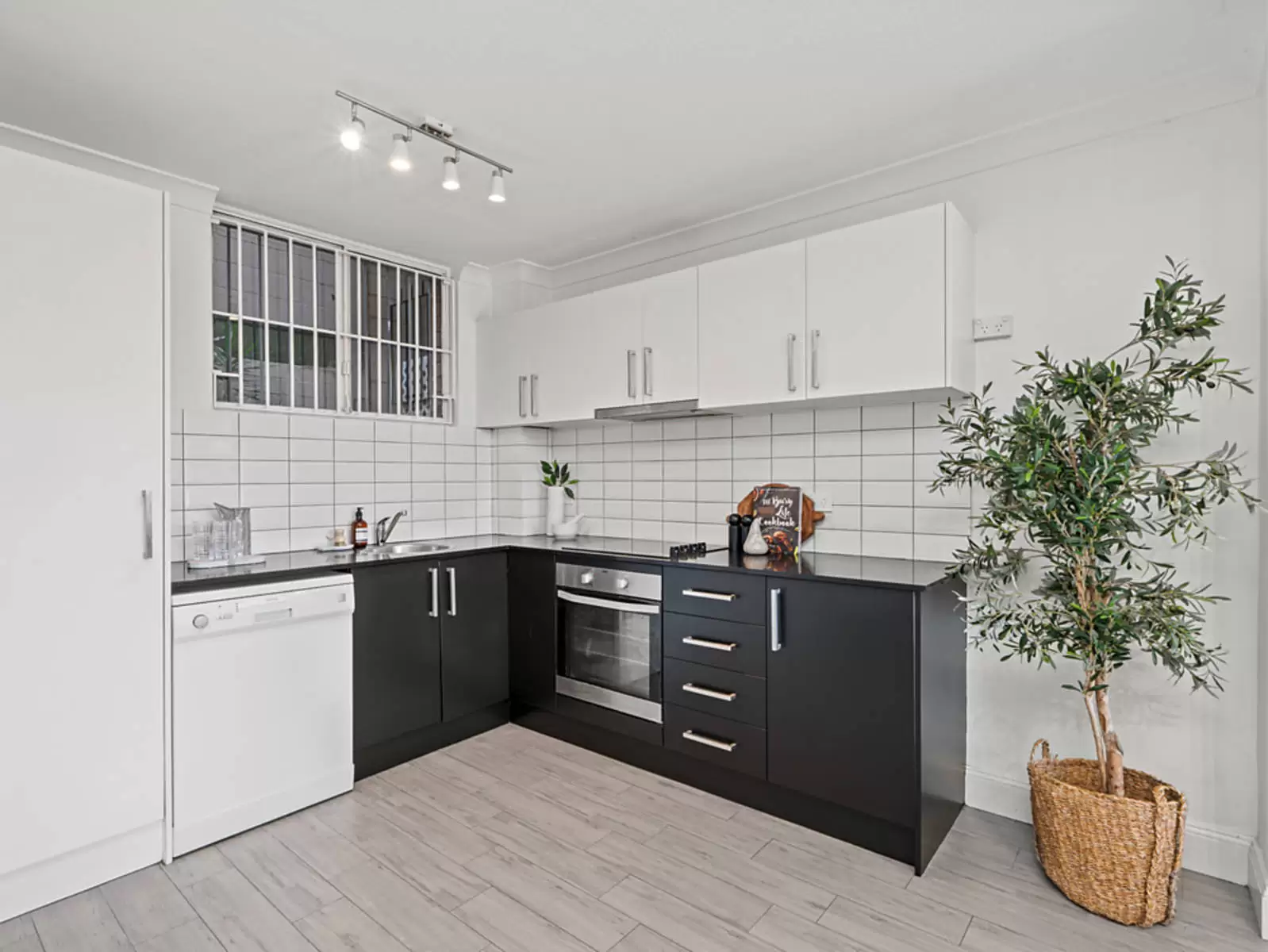 801/73 Victoria Street, Potts Point Leased by Sydney Sotheby's International Realty - image 5