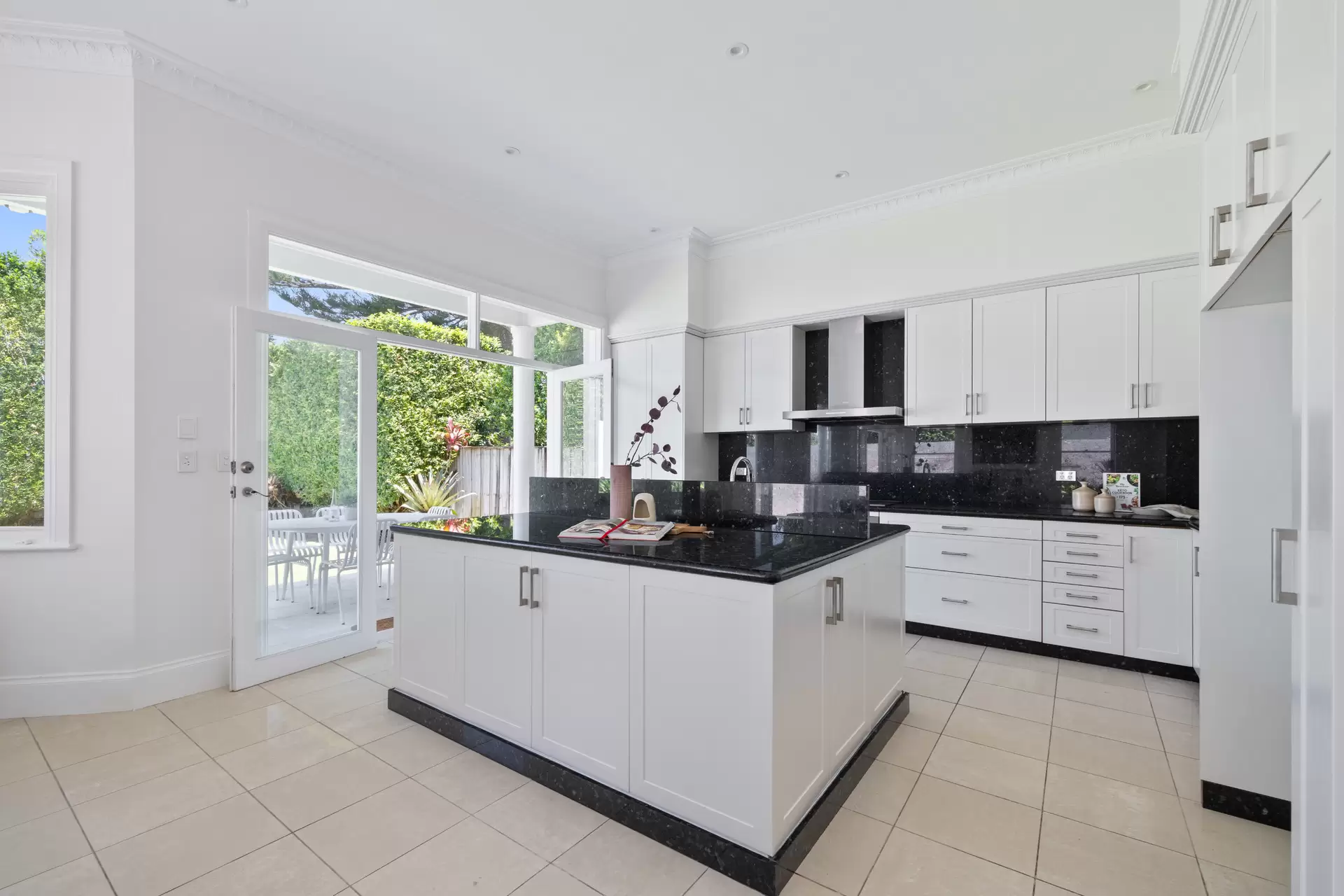 29 Milroy Avenue, Kensington Sold by Sydney Sotheby's International Realty - image 11