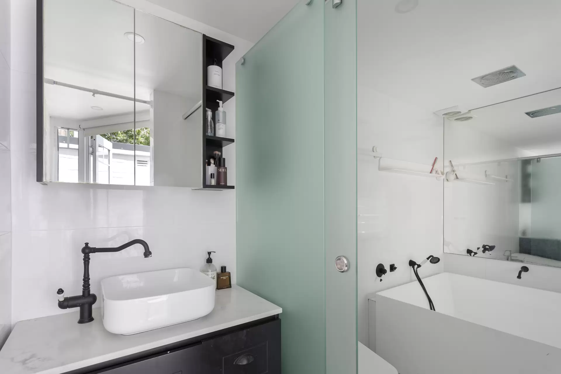 82 Nicholson Street, Woolloomooloo Sold by Sydney Sotheby's International Realty - image 1