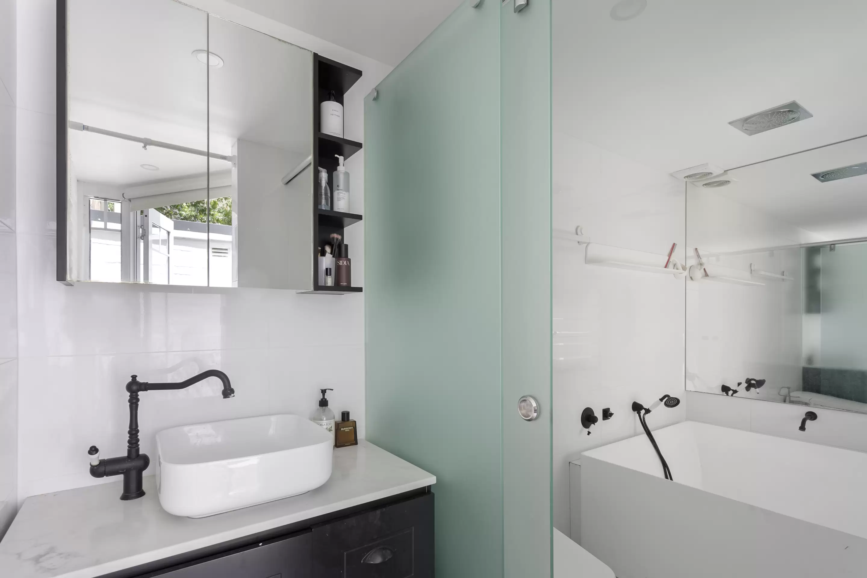82 Nicholson Street, Woolloomooloo Sold by Sydney Sotheby's International Realty - image 4