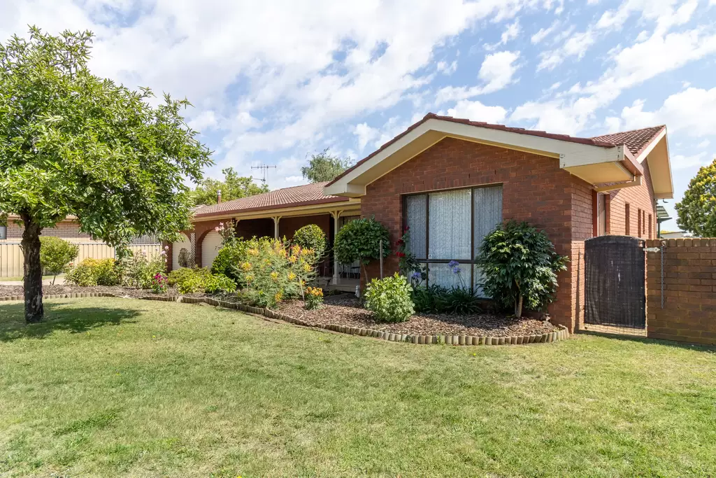 11 Namatjira Crescent, Orange Sold by Sydney Sotheby's International Realty