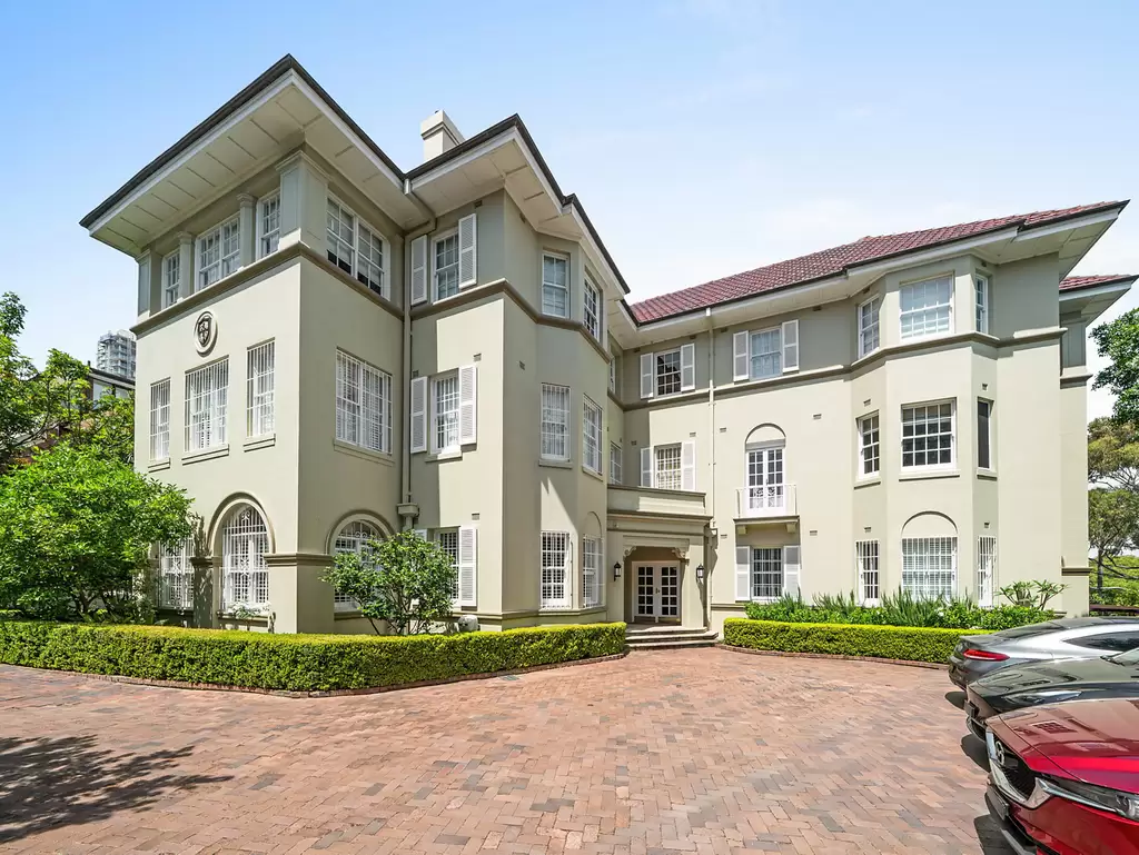 2/14A Darling Point Road, Darling Point Sold by Sydney Sotheby's International Realty