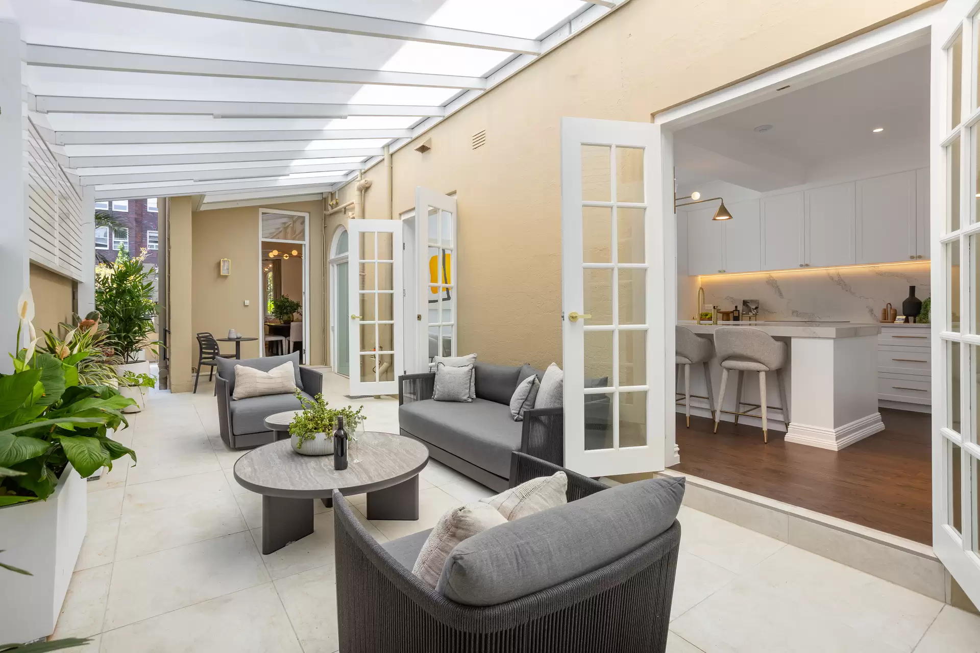 5 McDonald Street, Potts Point Sold by Sydney Sotheby's International Realty - image 1
