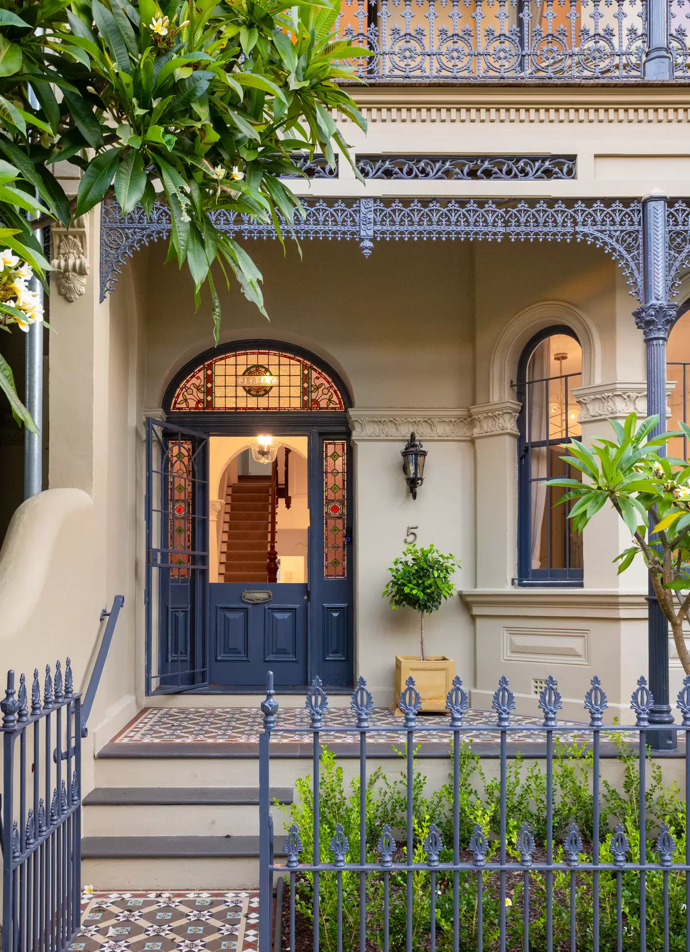 5 McDonald Street, Potts Point Sold by Sydney Sotheby's International Realty - image 1