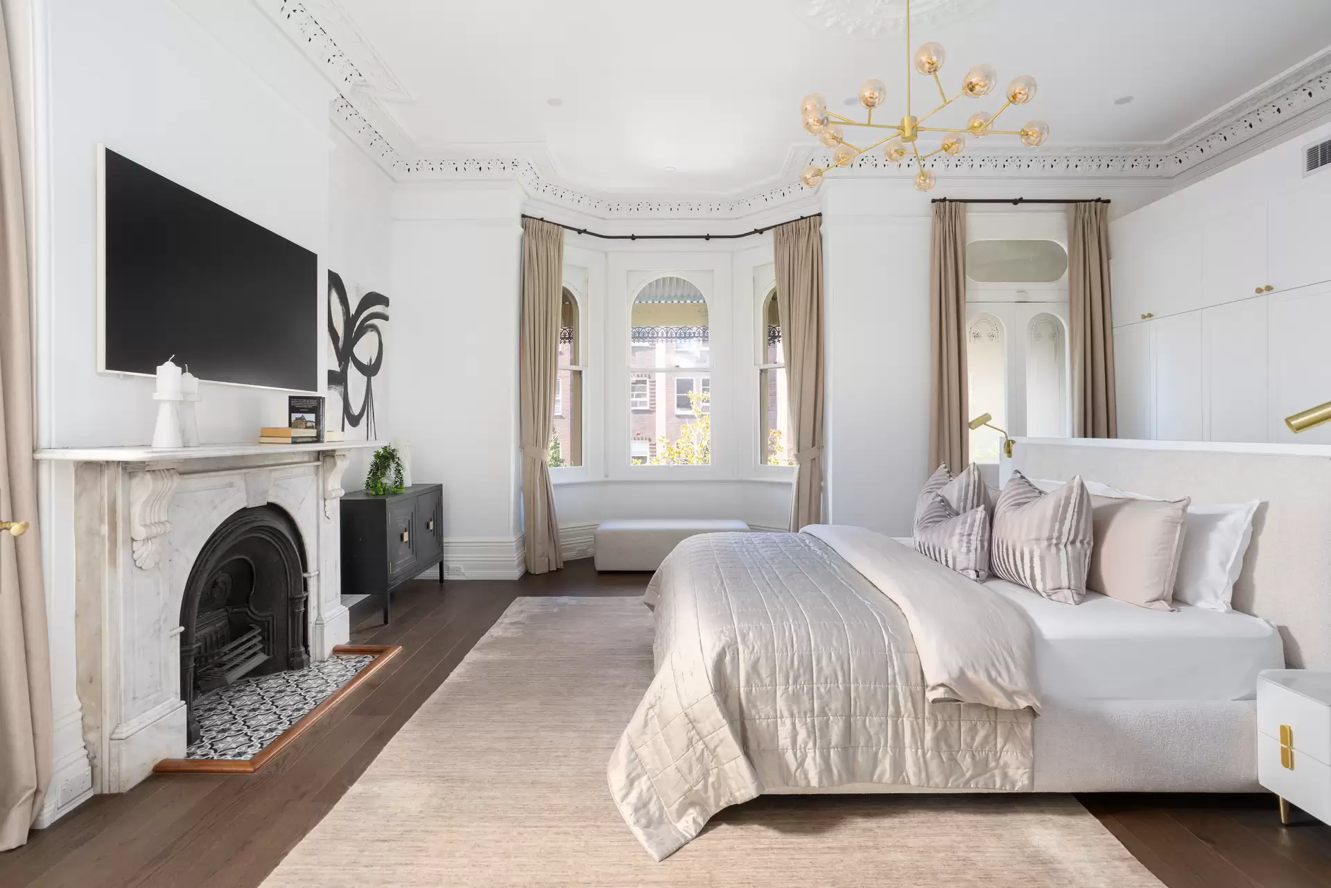 5 McDonald Street, Potts Point Sold by Sydney Sotheby's International Realty - image 1
