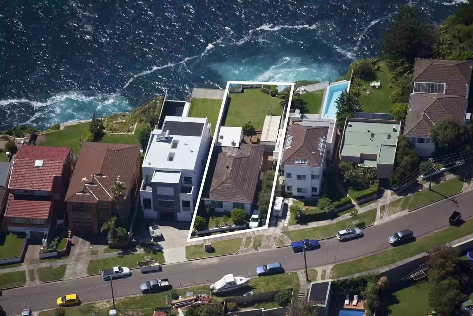30 Wentworth Street, Dover Heights Leased by Sydney Sotheby's International Realty - image 1