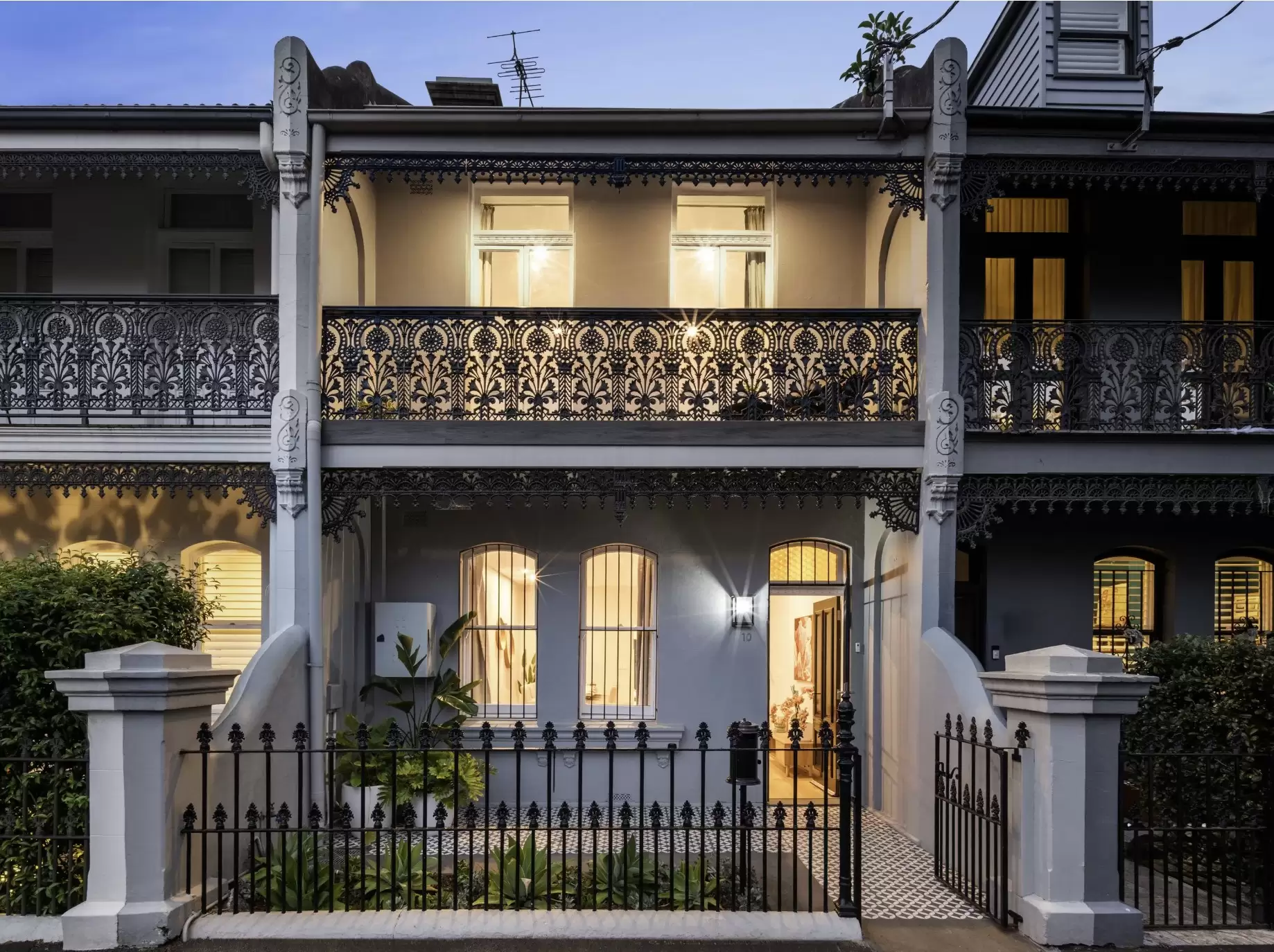10 Thurlow Street, Redfern Sold by Sydney Sotheby's International Realty - image 2