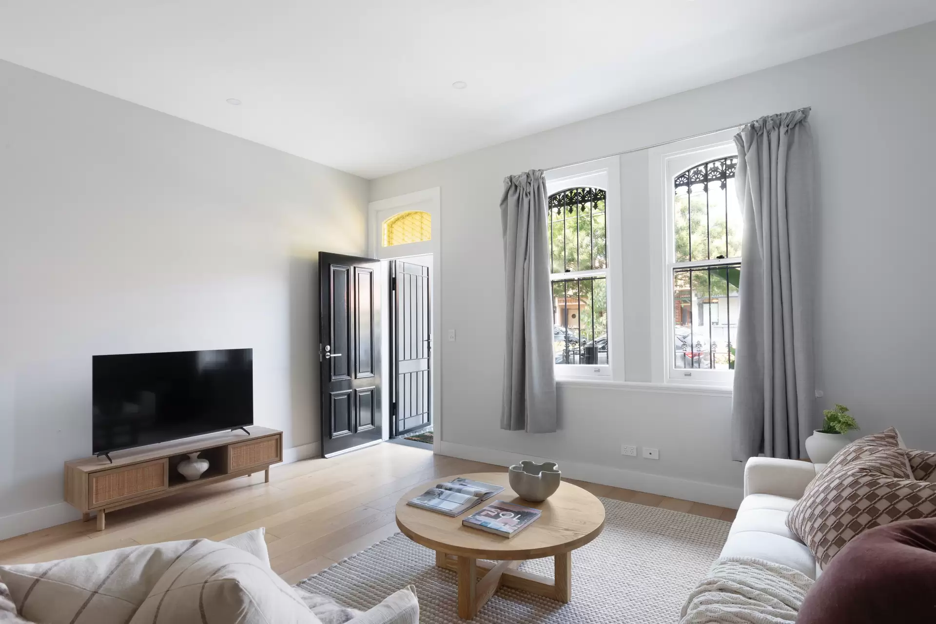 10 Thurlow Street, Redfern Sold by Sydney Sotheby's International Realty - image 1