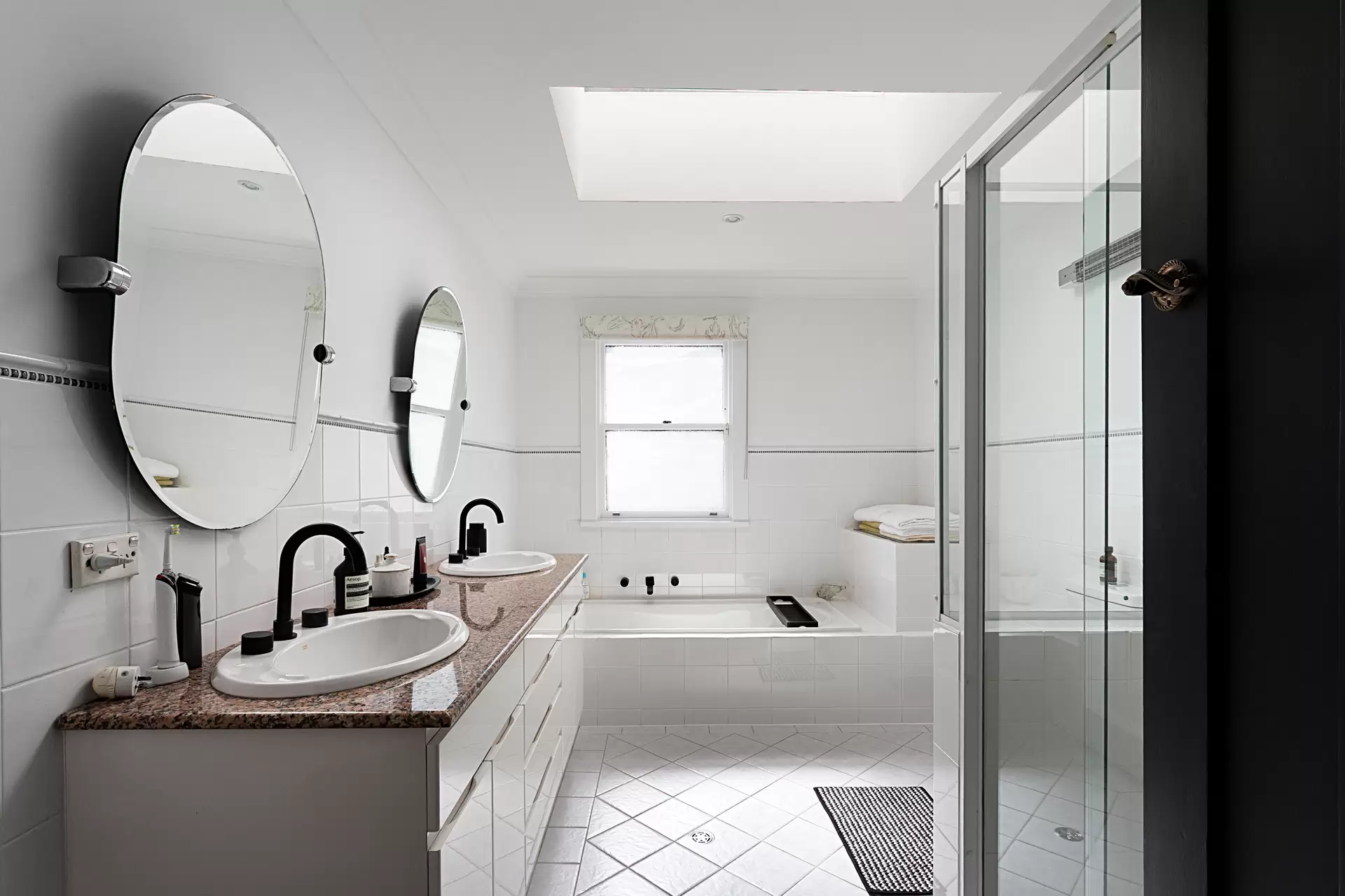 83 Kings Road, Vaucluse Sold by Sydney Sotheby's International Realty - image 1