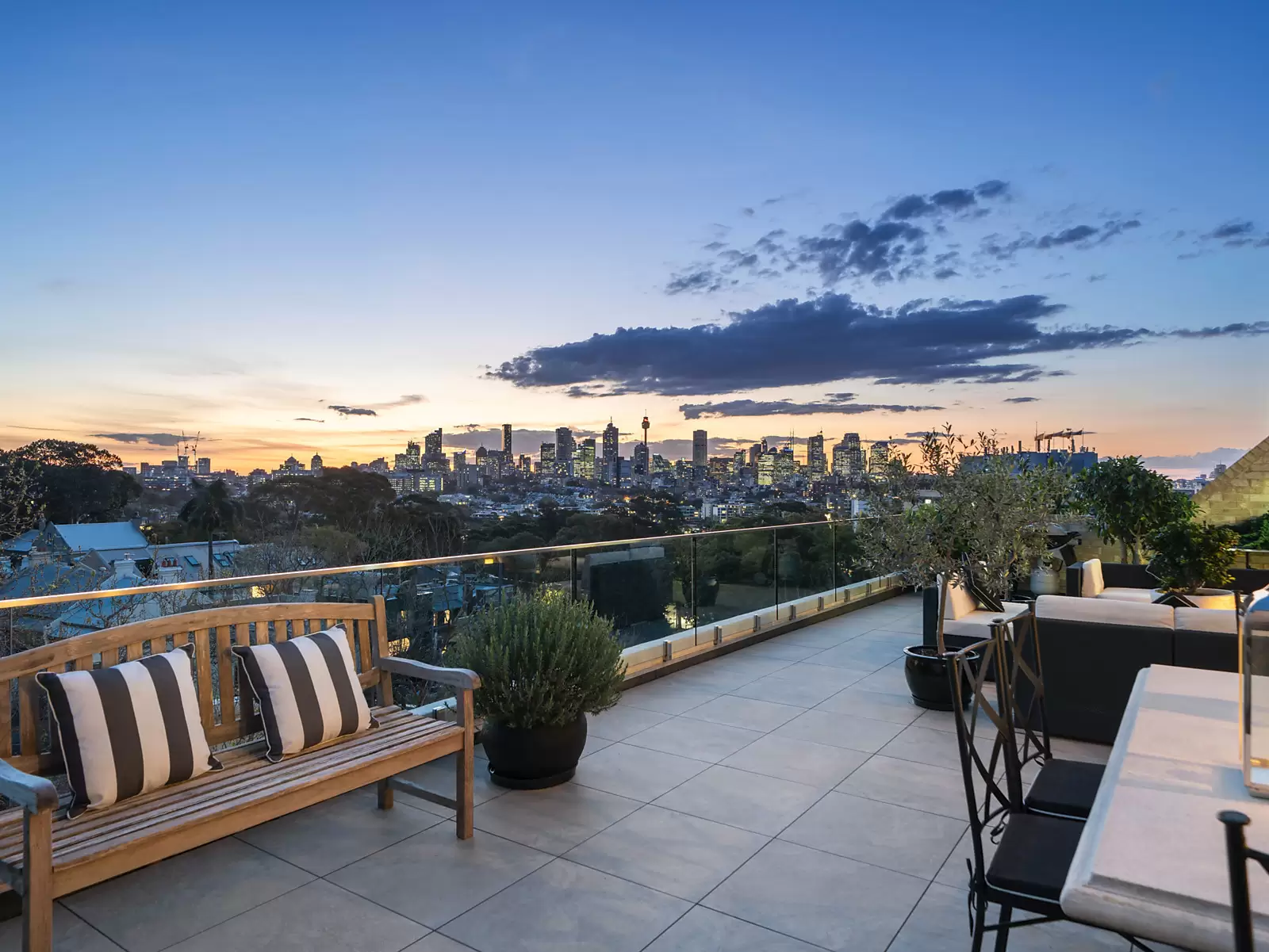 6, 170 Ocean Street, Edgecliff Sold by Sydney Sotheby's International Realty - image 2