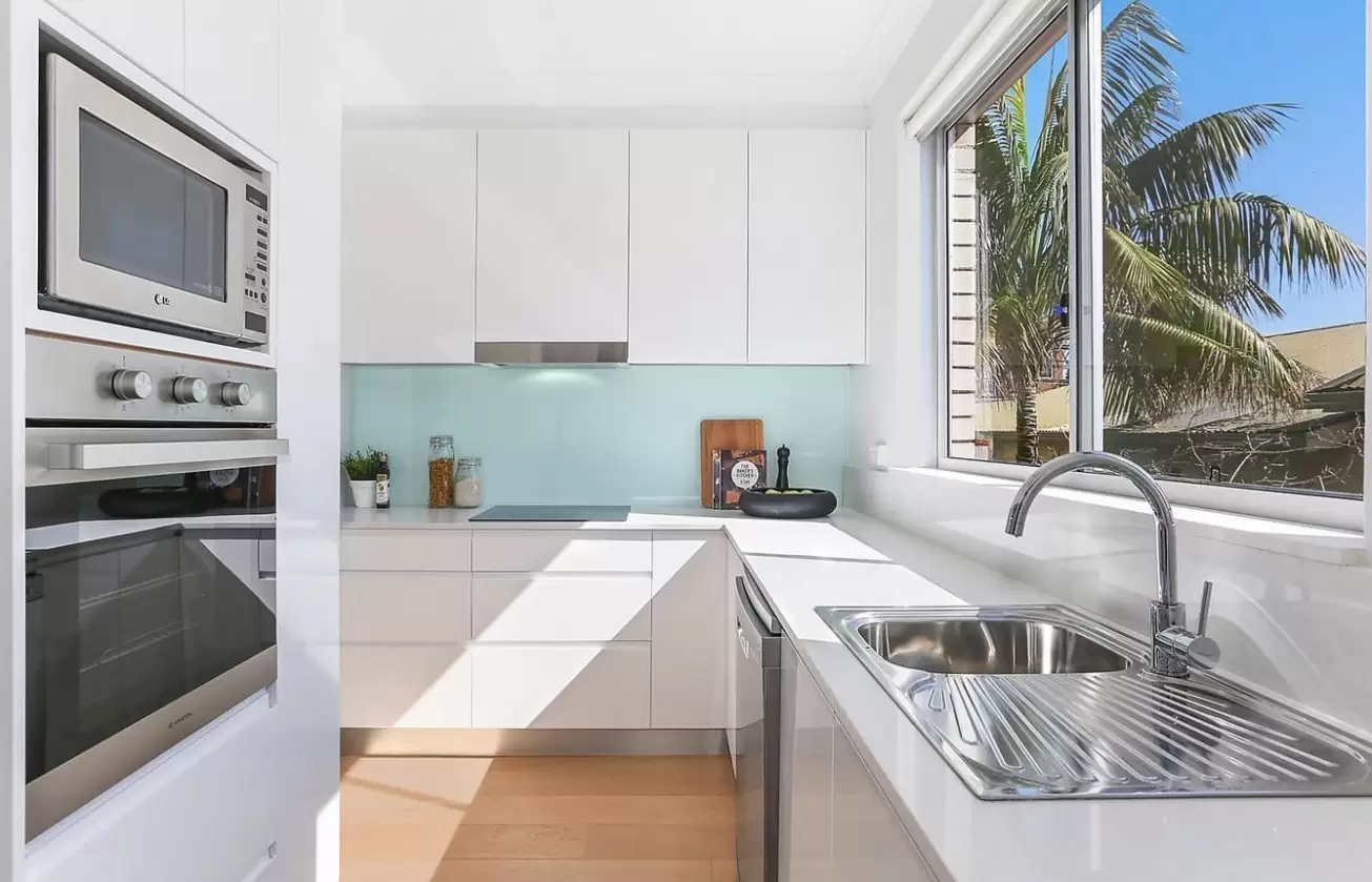 1/227 Oberon Street, Coogee Sold by Sydney Sotheby's International Realty - image 3