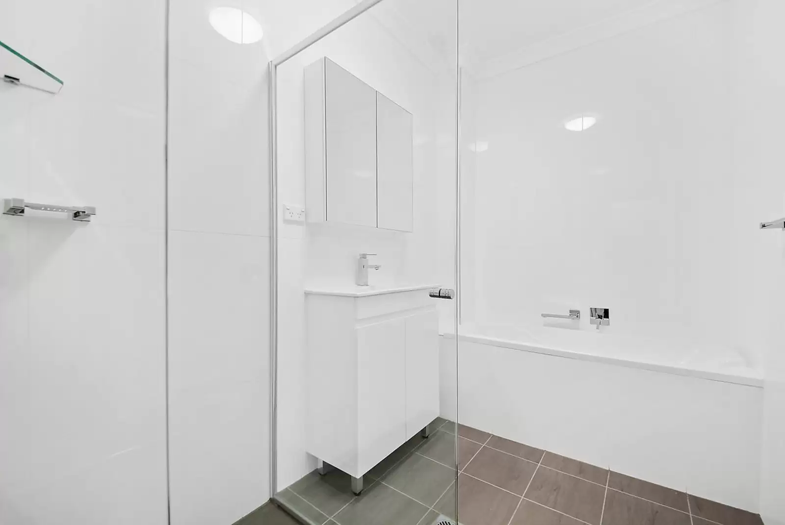6/83-91 Wilson Street, Newtown Sold by Sydney Sotheby's International Realty - image 5