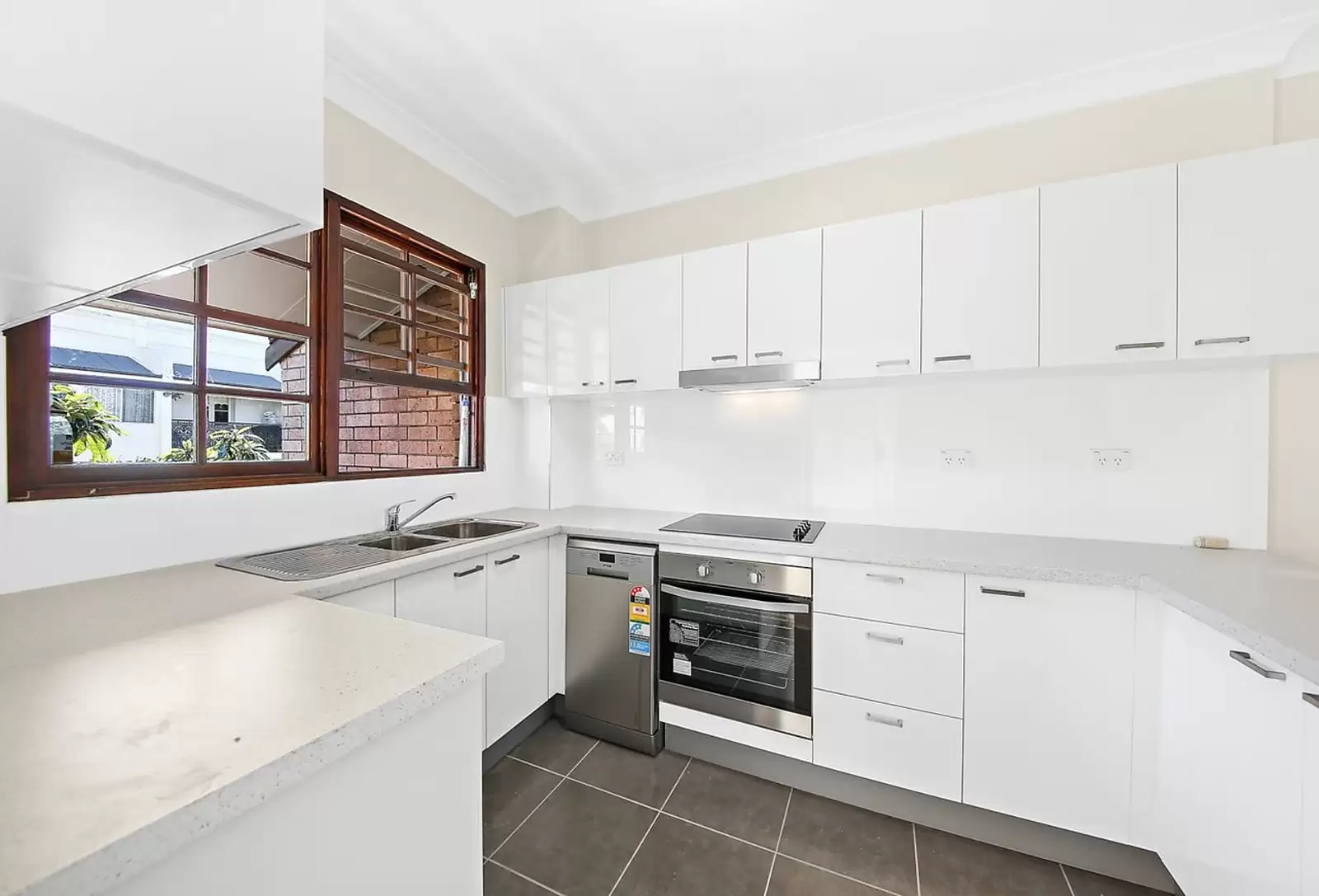 6/83-91 Wilson Street, Newtown Sold by Sydney Sotheby's International Realty - image 2