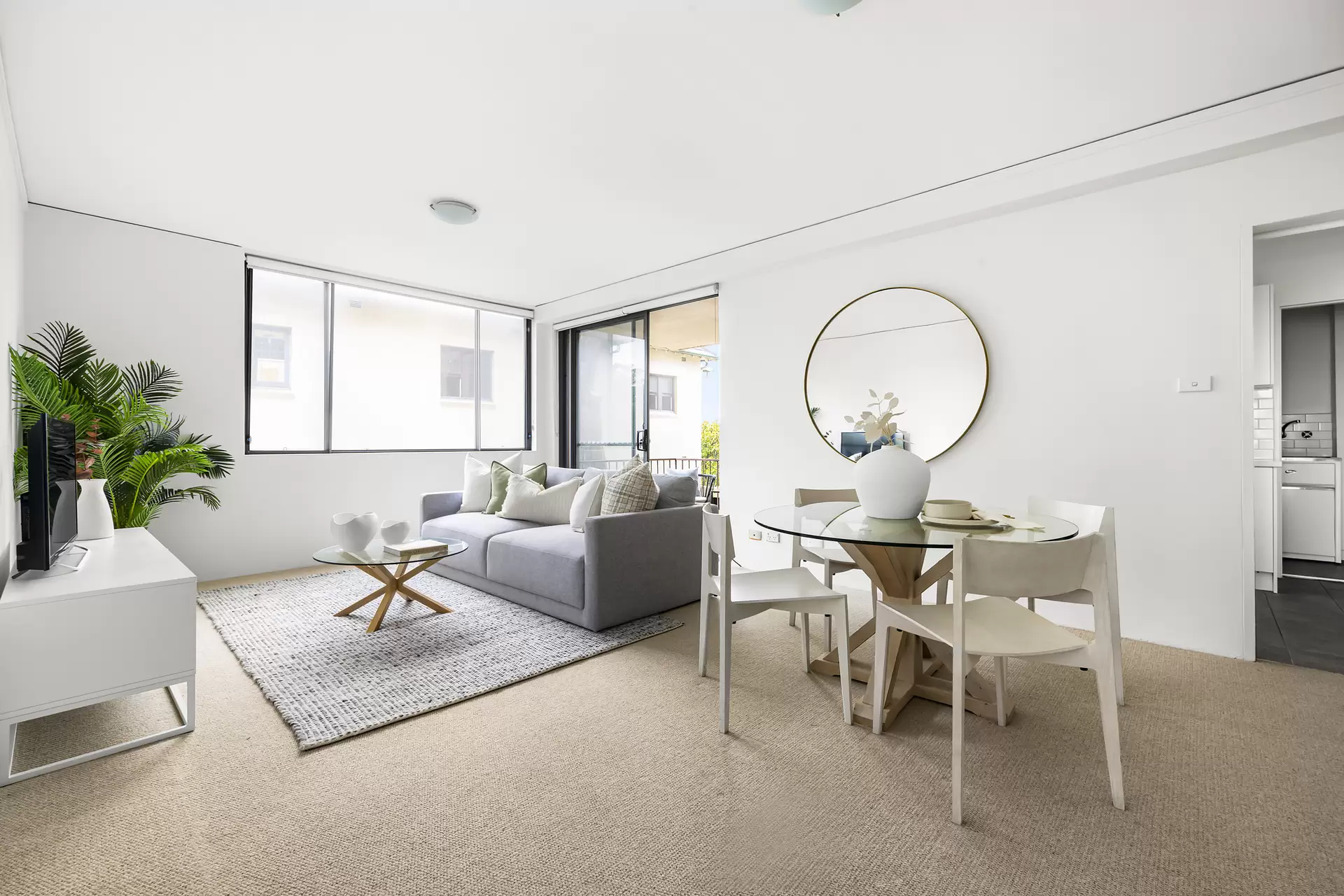 1/261-265 Old South Head Road, Bondi Beach Sold by Sydney Sotheby's International Realty - image 1