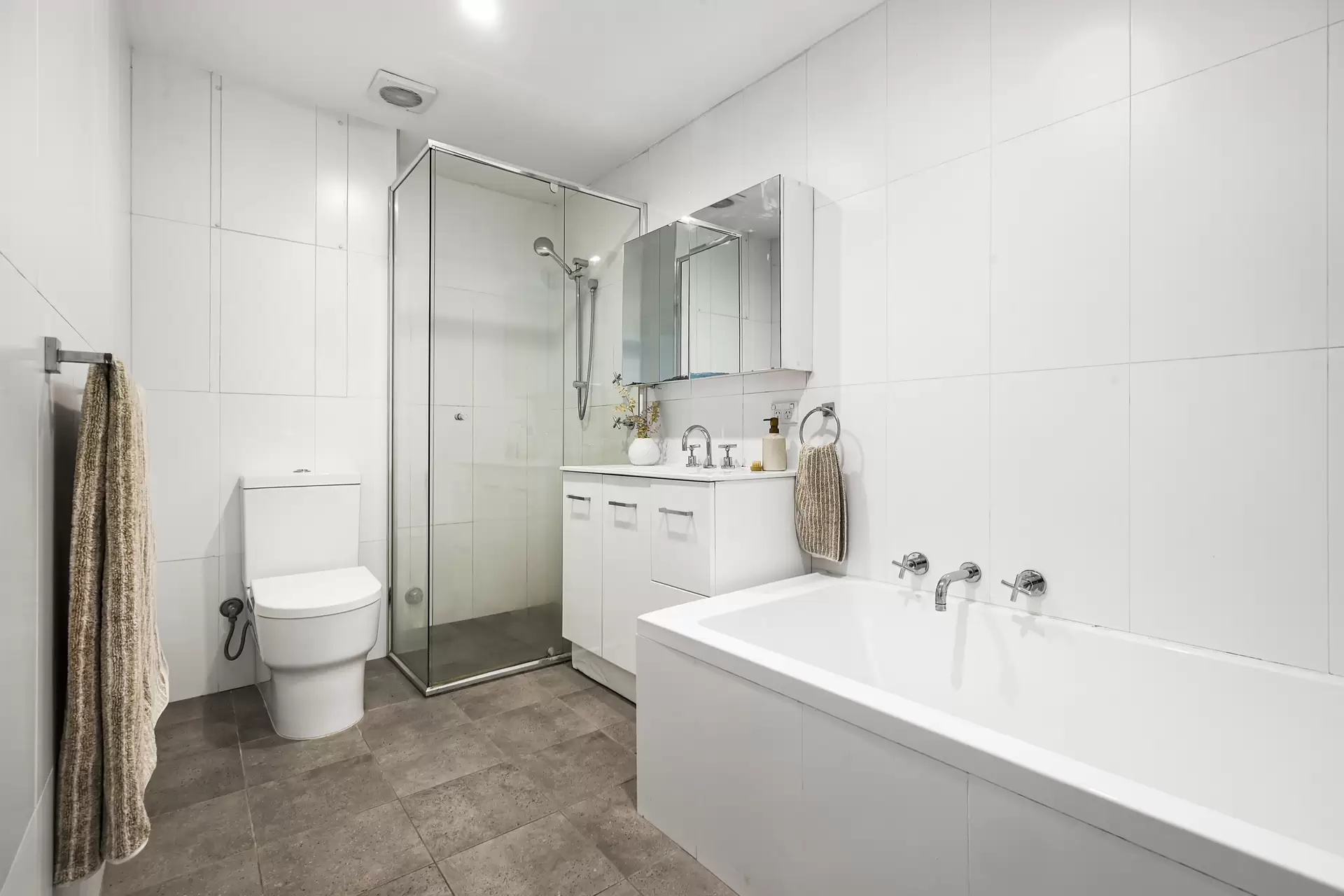 1/261-265 Old South Head Road, Bondi Beach Sold by Sydney Sotheby's International Realty - image 6