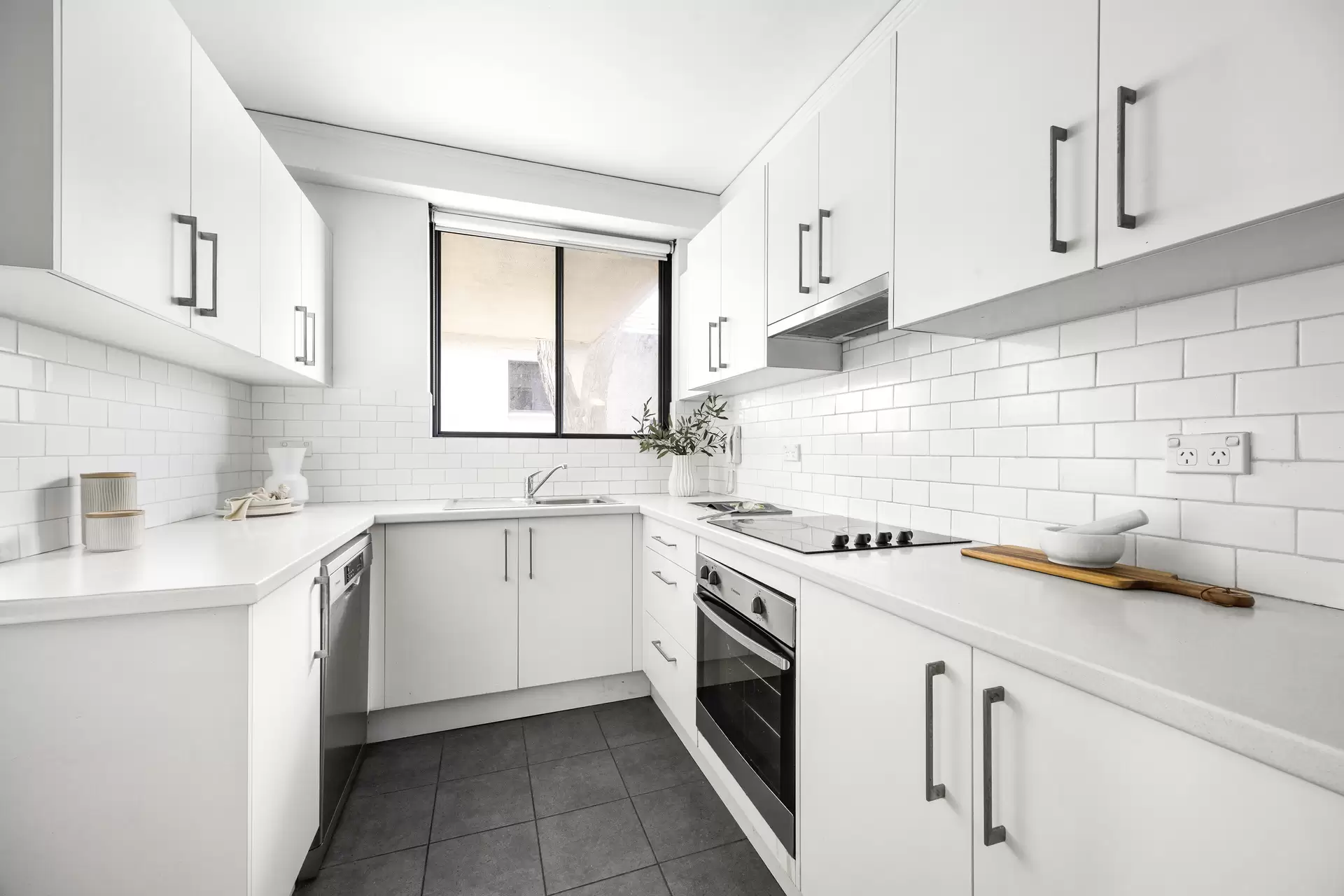 1/261-265 Old South Head Road, Bondi Beach Sold by Sydney Sotheby's International Realty - image 2
