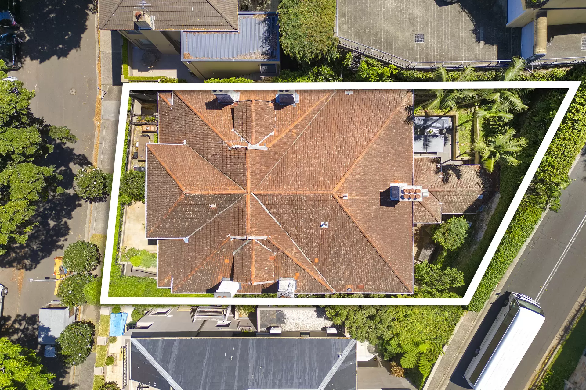 70 & 71 New Beach Road, Darling Point For Sale by Sydney Sotheby's International Realty - image 2