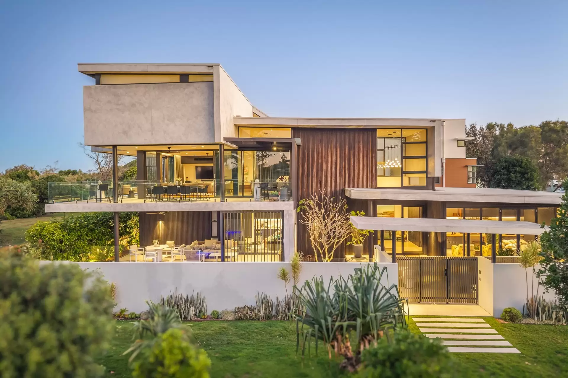 8 Palm Avenue, Cabarita Beach For Sale by Sydney Sotheby's International Realty - image 3