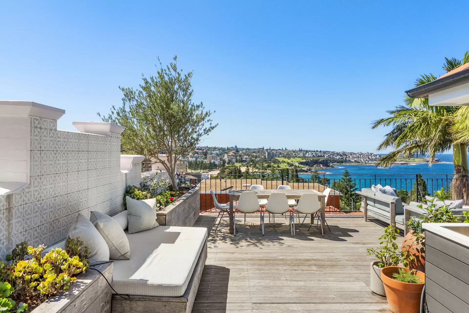 197-199 Beach Street, Coogee Auction by Sydney Sotheby's International Realty - image 2