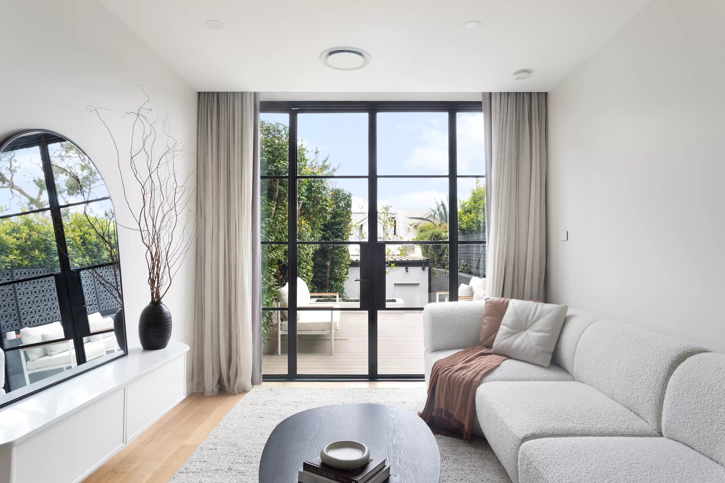 40 Wallis Street, Woollahra Sold by Sydney Sotheby's International Realty - image 2