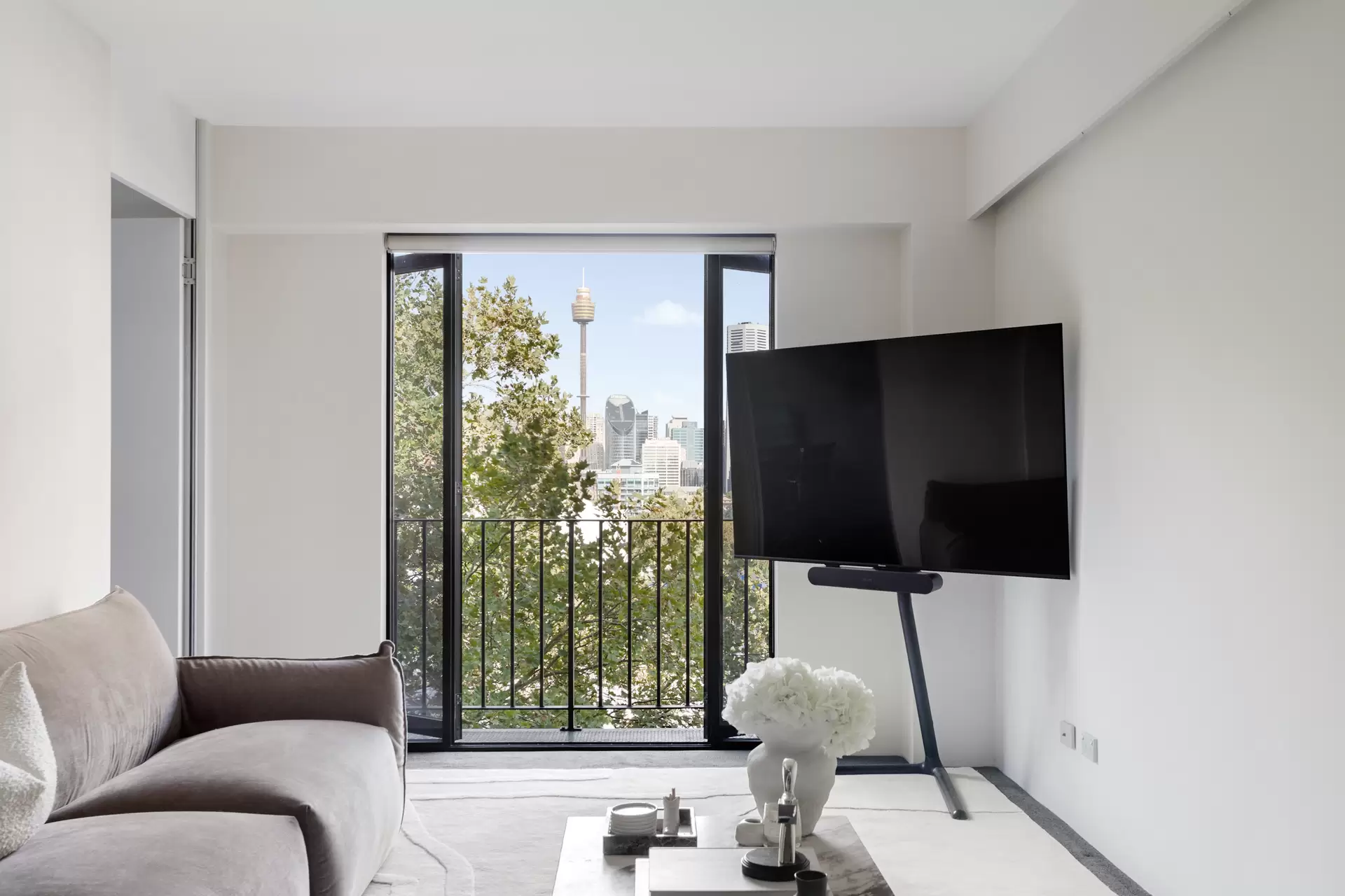 617/50 Macleay Street, Potts Point Sold by Sydney Sotheby's International Realty - image 1