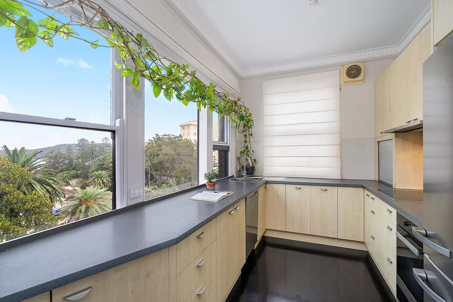 7/86 West Esplanade, Manly Sold by Sydney Sotheby's International Realty - image 3